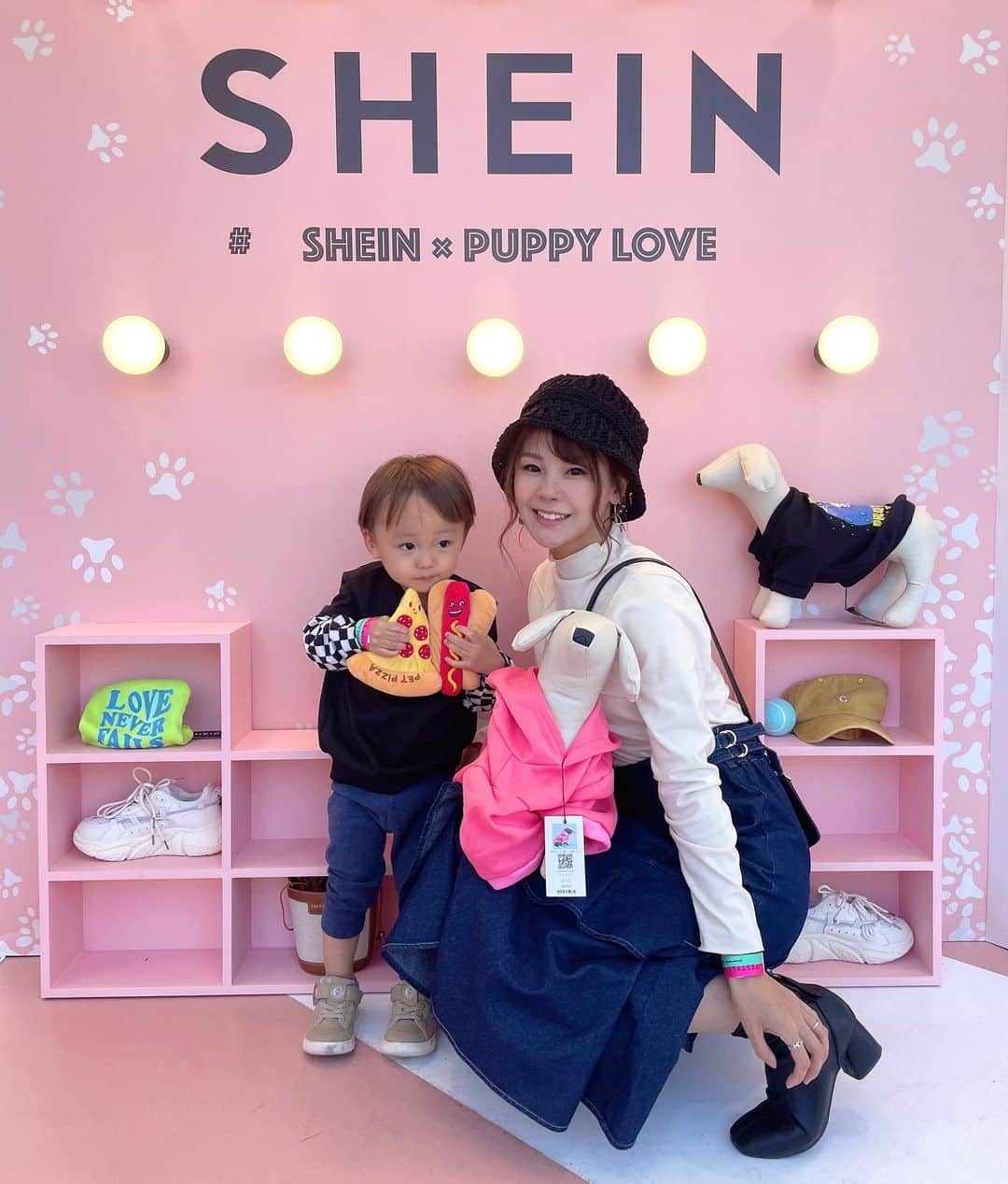 長谷川真美さんのインスタグラム写真 - (長谷川真美Instagram)「今日は #横浜 の #赤レンガ倉庫 へ✨☺️  LIFESTYLE with DOGS powered by SHEIN SHEINのブースに #SHEINコーデ で行ってきたんだけど 写真ブースもたくさん！！！  #まあみコーデ　 ✔︎tops ID(6412397 ) ✔︎shoes ID(5507767) ✔︎accessory ID(10012603)  #むすこーで ✔︎tops ID(10821836)  ライブもとても盛り上がってました🎶 私が行った時はちょうど #HKT48/#SKE48/#NMB48/#NGT48 が パフォーマンス中で凄かった👀✨  クーポンコード よかったら使ってね💓 ↓↓↓↓↓ 【LWD23K】 0〜5999円 15%オフ/6,000円以上20%オフ 2023/5/31まで使えるよ☺️✨  @shein_japan @sheinofficial  #LWDwithSHEIN #SHEINモデルになろう#SHEINコーデ  #SHEIN購入品」4月9日 20時50分 - maami.hase