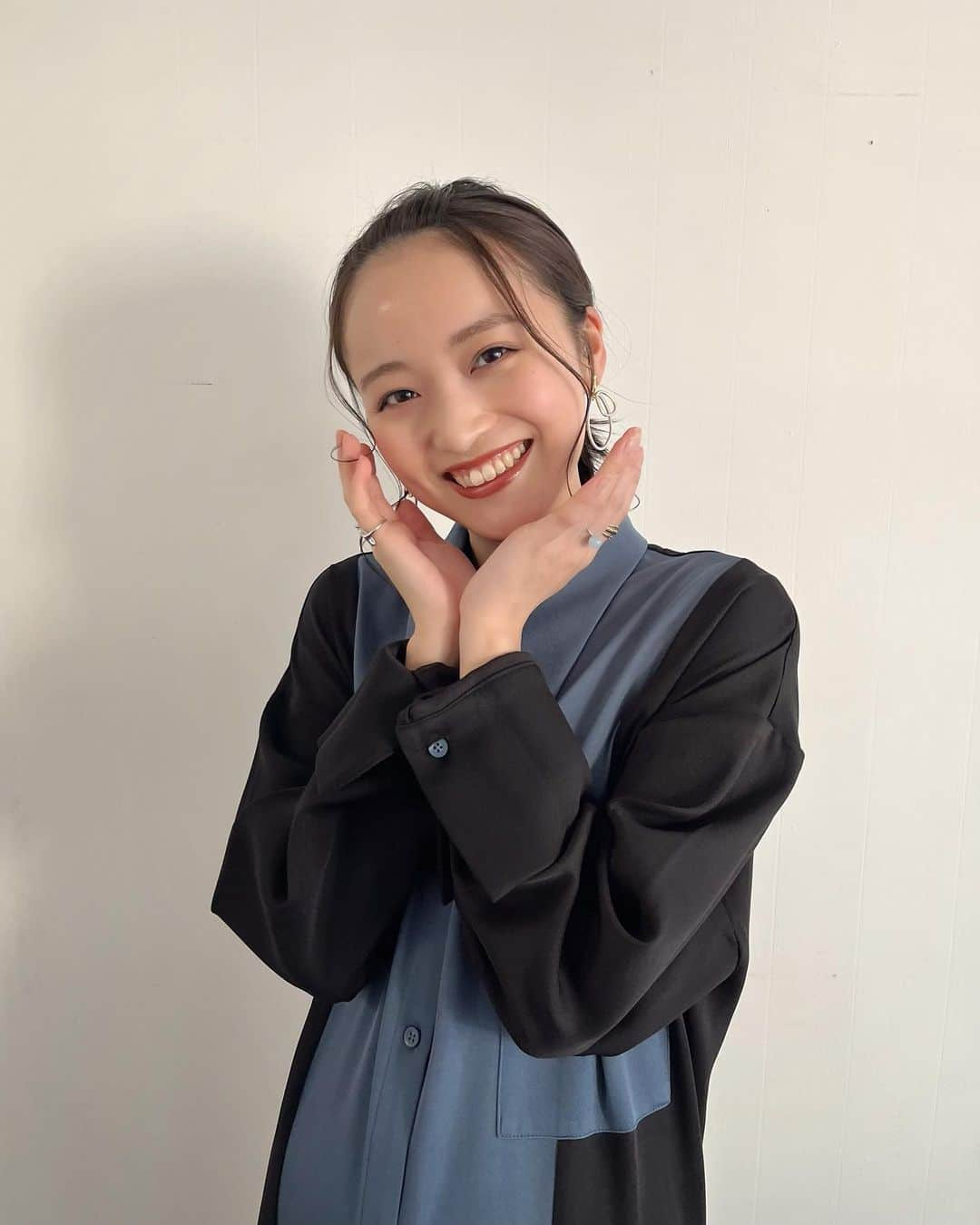 櫻愛里紗のインスタグラム：「にっこにこオフショット！笑 ⁡ 明日からも頑張りましょう〜☺️✨ ⁡ ⁡ ⁡ ⁡ #櫻ありさ #櫻愛里紗 #スターダストプロモーション #スターダスト #ボブヘアー #ボブヘアーアレンジ #ボブヘアアレンジ #オフショット #offshoot #おでこちゃん」