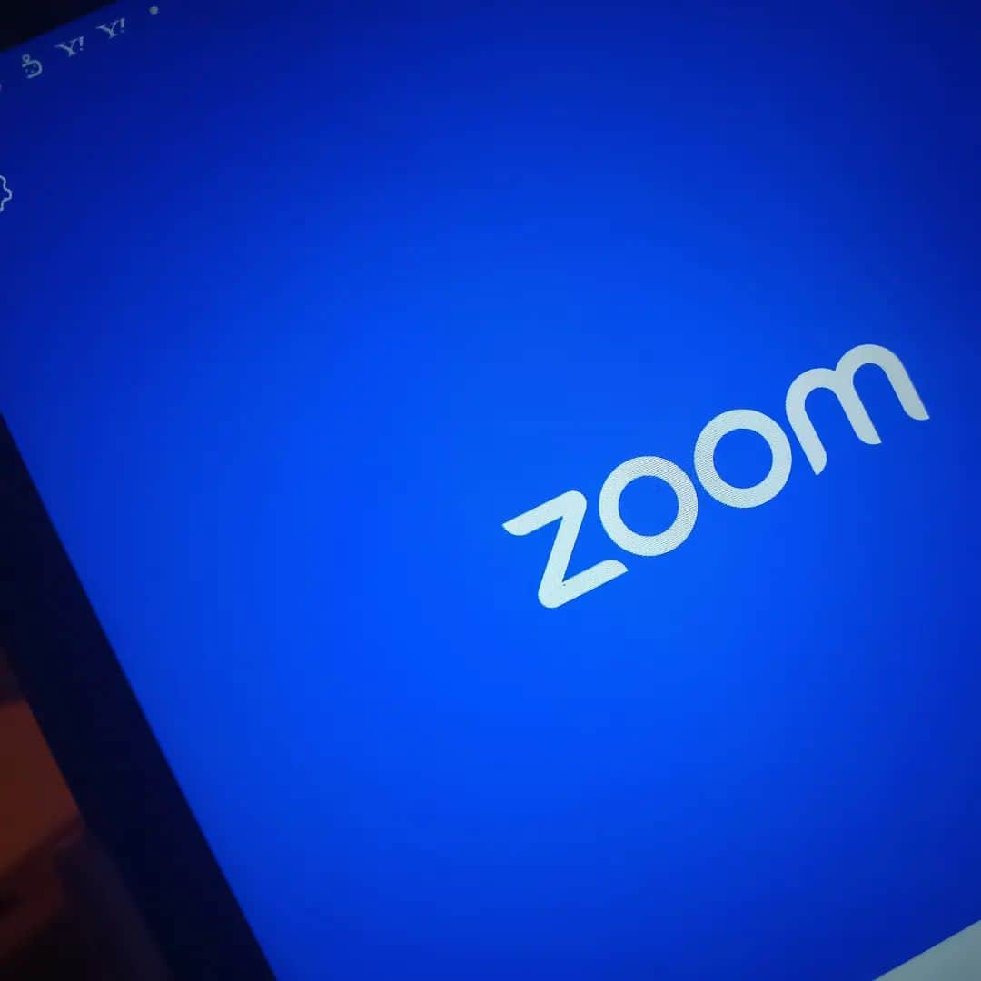 松本隆博のインスタグラム：「。⁡ ⁡zoom会議の連チャンなんて⁡ ⁡初めてだわ…(￣▽￣;)、。⁡⁡ ⁡1つが終わり、2つ目の待機、 てか危ね～もう少しで史上初⁡ ⁡の  zoom会議のダブルブッキング⁡‼️ ⁡するところでした💦😂。。⁡ ⁡⁡ ⁡還暦少年 松本隆博」