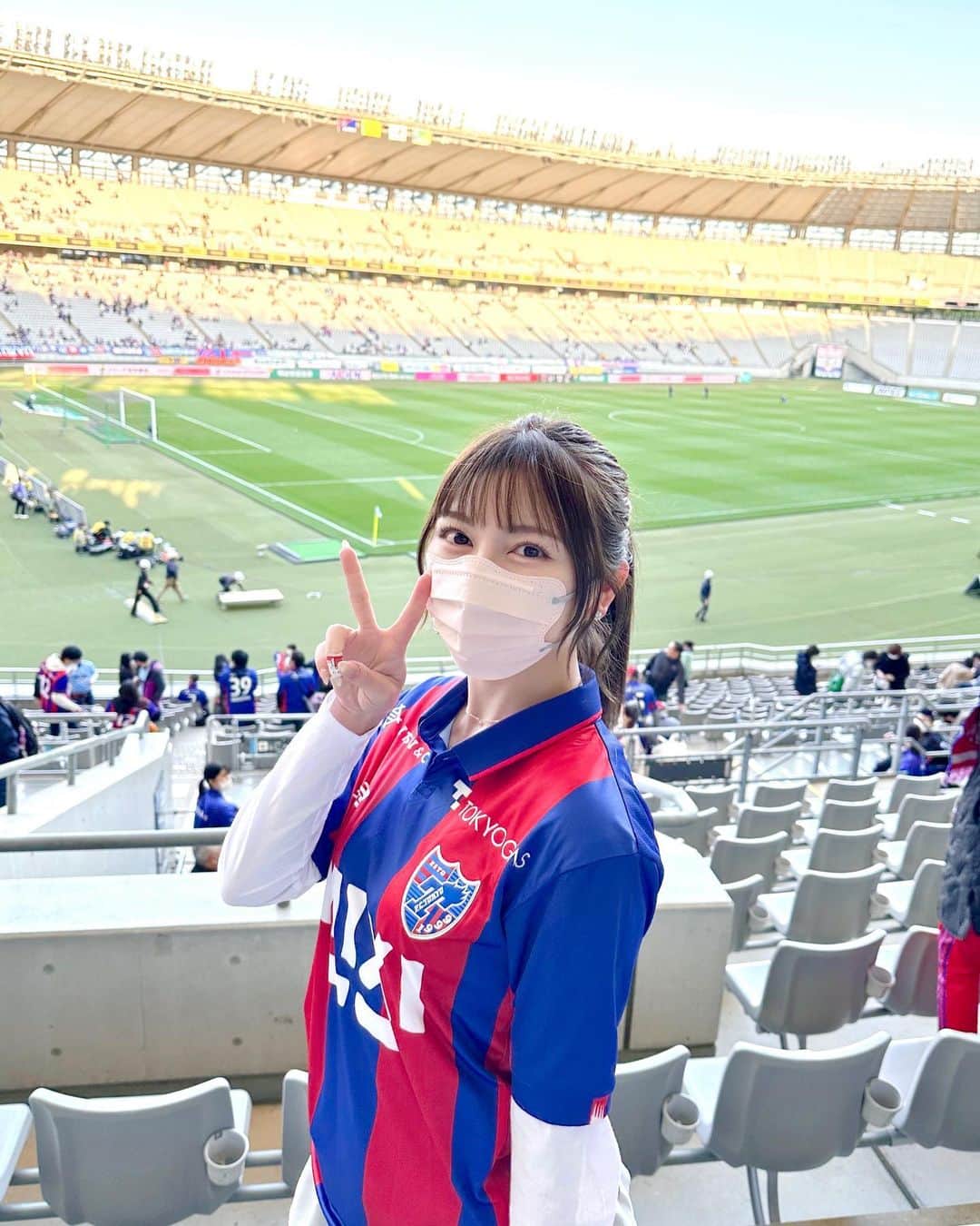 廣川奈々聖のインスタグラム：「⁡ ⁡ ⁡ サッカー観てきた～！！¨̮ 🔴🔵 ⁡ ⁡ 引き分け試合だったけど 声出しの試合自体が相当久しぶりで、 この熱気を味わえることが幸せだった！ ⁡ ⁡ お天気も最高な中で 白熱した試合観れて嬉しいな～♡ ⁡ ⁡ 頂いたユニフォームとドロンパのカチューシャ！ どっちもかわいい～🥲🫧🫧 ⁡ Thankyou!  @fctokyoofficial  ⁡ ⁡ ⁡ #fctokyo #fc東京 #jリーグ #サッカー観戦 #jleague #味の素スタジアム #味スタ #スポーツ観戦」