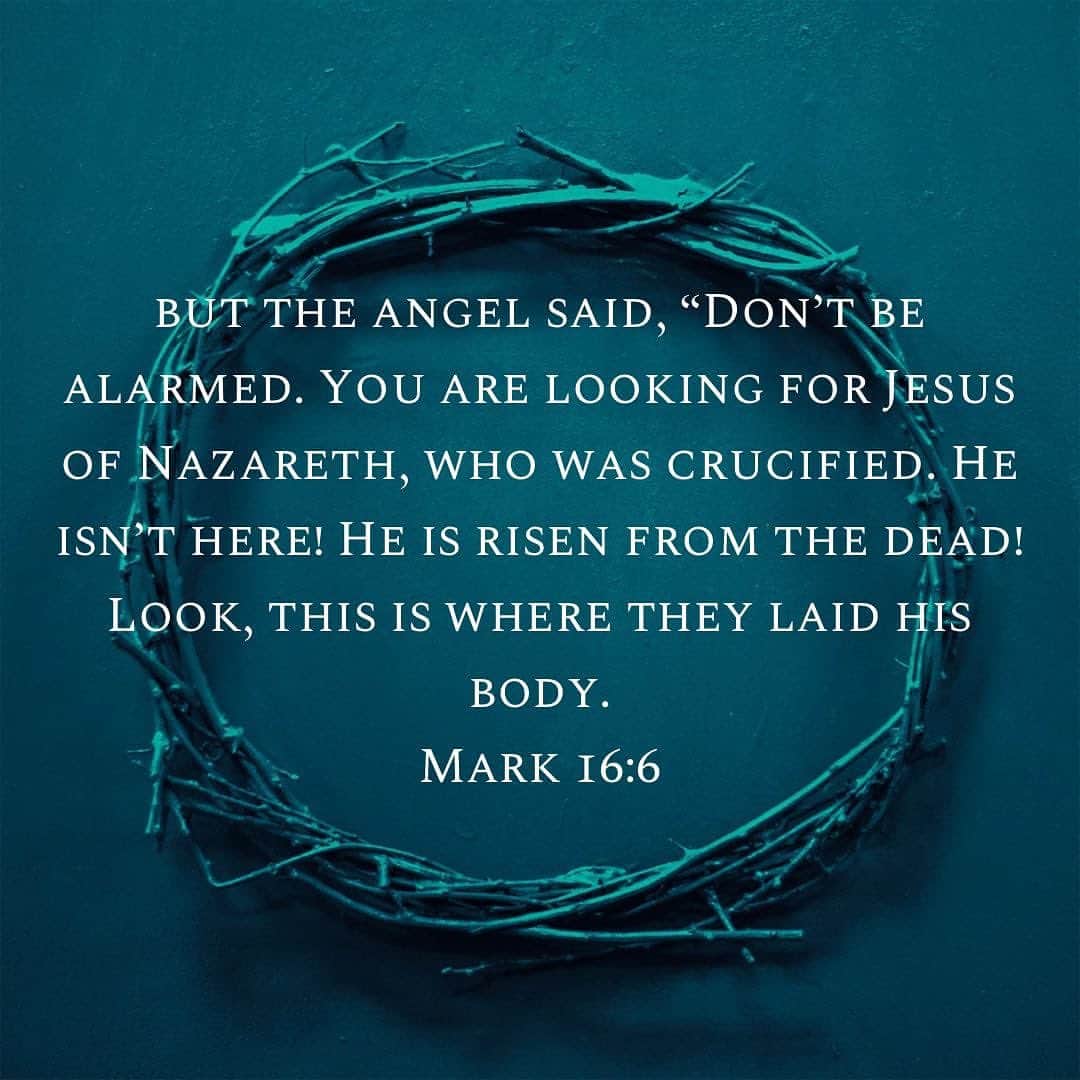 キャリー・アンダーウッドのインスタグラム：「Happy Easter!! Let us all boldly share the good news that Jesus is alive!!! ❤️🌸✝️ May your hearts be filled with peace, hope and joy on this beautiful day!!!」