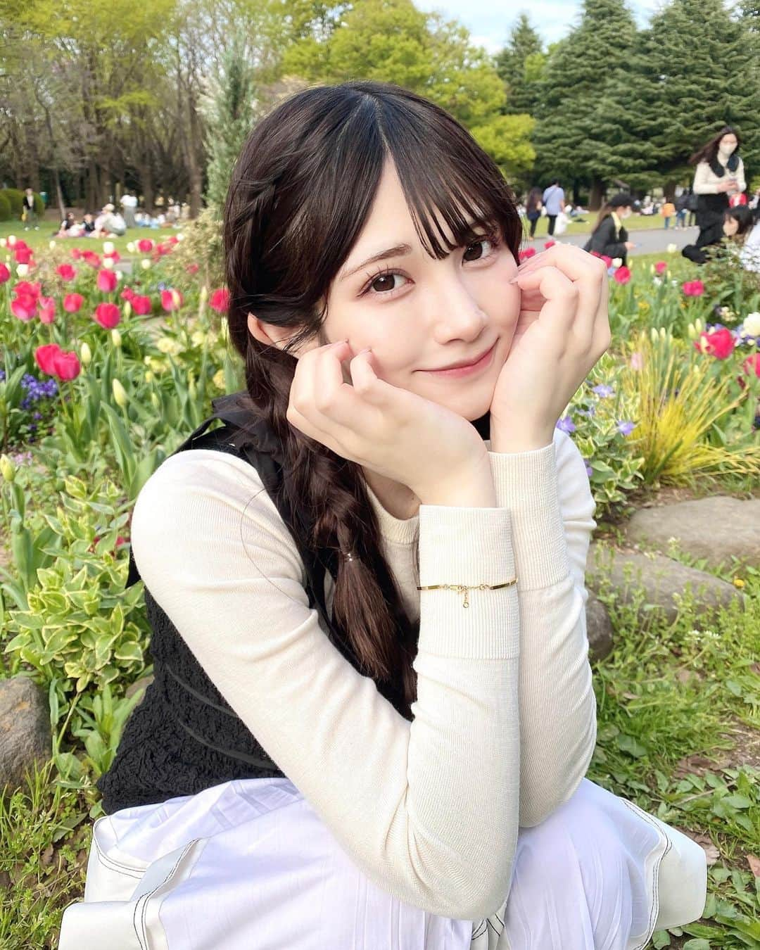 茄子はるさんのインスタグラム写真 - (茄子はるInstagram)「・ 大好きな春の季節 🌷🤍  一日でも皆と多く会ってたいー、、  次いつ会えるー？  #春コーデ  #代々木公園  #自我 #角色扮演  #黒髪 #彩妆 #抖音」4月9日 21時01分 - nasuchan__0412