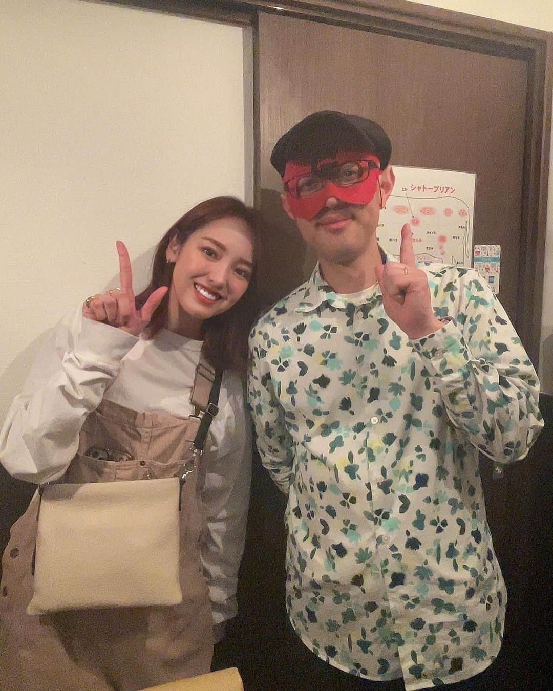 飯窪春菜のインスタグラム：「🔯  中川翔子さんにお誘い頂き、 ゲッターズ飯田さんのお誕生日会にお邪魔させて頂きました☺️  約10年前からずっと、中川さんが「はるなんに飯田さん会わせたい！」と言ってくれていたのがようやく実現…！✨  とっても親切な方で、出会って1秒で「占いますよ」とおっしゃって頂きました🥹🌸 言われること言われること当たり過ぎて驚きの連続だったのですが、中でもドキッッっとしたのが 「今年と来年はデブの星がまわってる」とのことでした😹 確かに…今年に入ってからめっちゃ食べてる……笑 久しぶりに会った友達からも、「お正月めっちゃ太ってたよね」と言われたし心当たりあり過ぎて……😹 この日もたくさん美味しいお肉を頂いちゃったし、今日もいちご狩りに行ってもりもり食べてきたので 適度に運動して気をつけようと思います😮‍💨🔥🔥笑  心にヒントを頂いて、未来がちょっぴり楽しみになりました☺️✊🏻  #ゲッターズ飯田 さん #中川翔子 さん #しょこたん #占い」