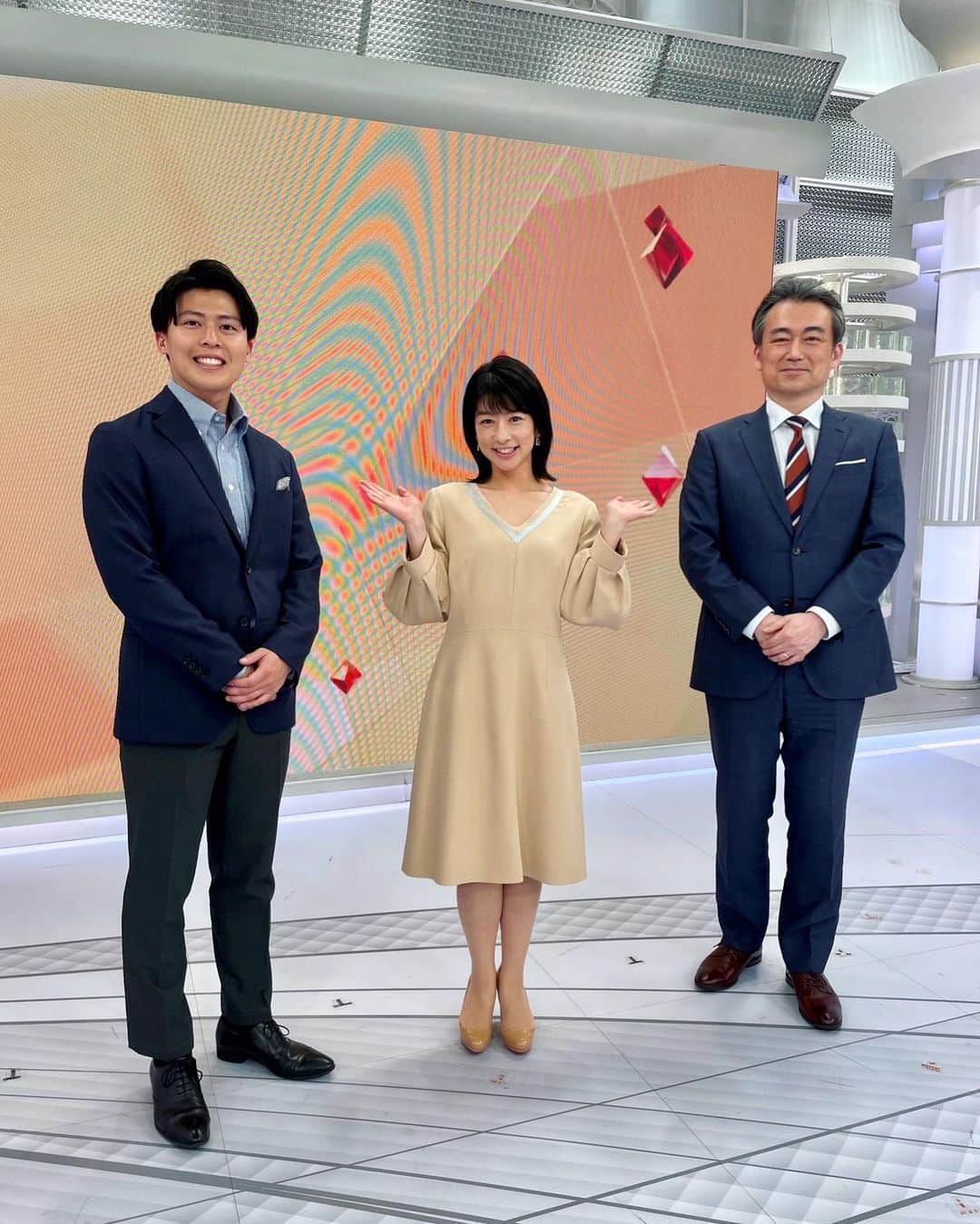 生野陽子のインスタグラム：「4月から 「Live News イット！」は、 勝野アナとお伝えしています☺︎  フレッシュです！  そして、先週末撮影したもの。 「めざましテレビ」30周年 おめでとうございます！  私も奥寺さんも めざましファミリー☺︎」