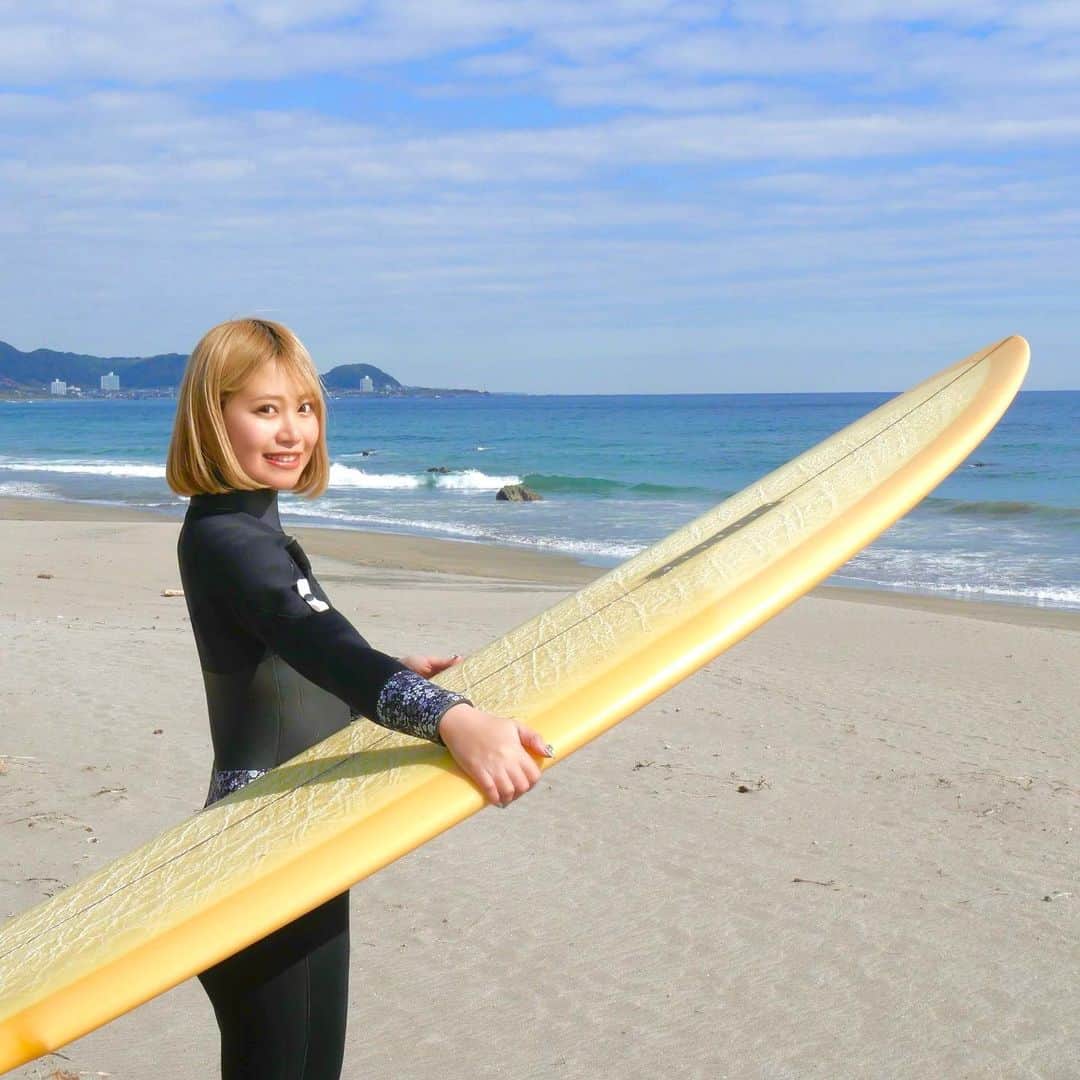 牧野広実のインスタグラム：「⑅◡̈*  　　　　　 将来は海の近くに住むのが夢…🌊　　 　　　　　 　　　　　 #surfing #surfgirl #サーフィン #サーフィン女子 #mellowwetsuits #attaca」