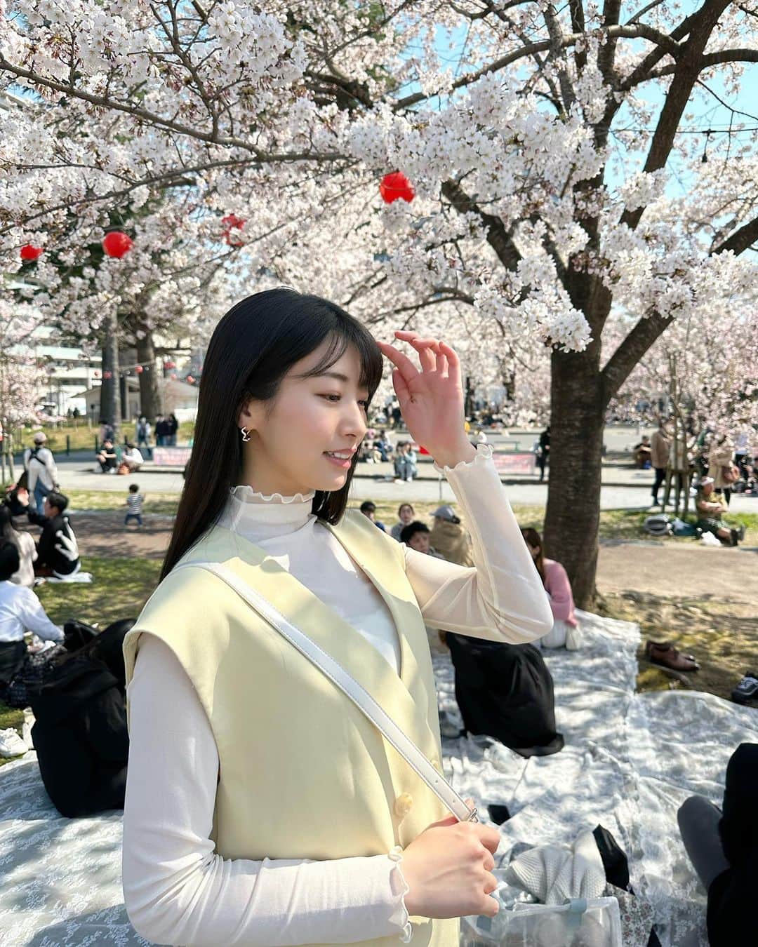 関根ささらさんのインスタグラム写真 - (関根ささらInstagram)「仙台にある #西公園 #桜岡大神宮 にて🌸  東京の見頃の時期は台湾にいて、帰ってきたら雨が続いてしまい、気付いたら葉桜に……なんてことになっていたので、仙台で見た桜が今年唯一ちゃんと見られた桜でした🌸  公園の横に神社があって、御朱印もめちゃくちゃ可愛かった……💗🌸📕 . . . . #櫻岡大神宮 #仙台旅行 #仙台観光 #桜 #桜スポット #お花見 #花見 #sakura #cherryblossom #cherryblossoms」4月9日 21時09分 - sasarasekine