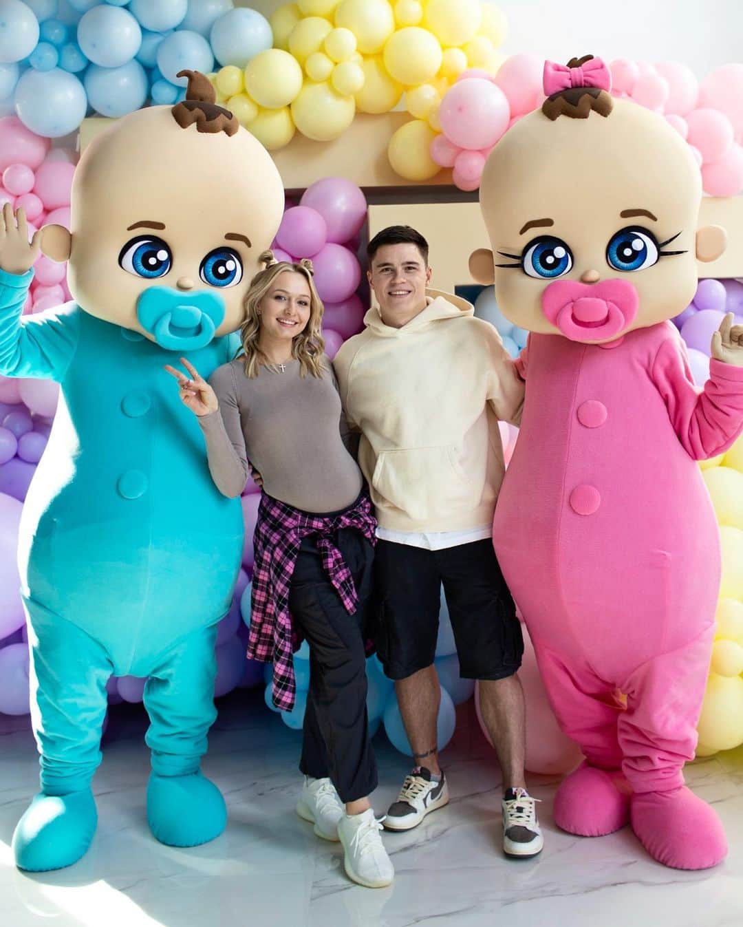 ダリア・スピリドーノワのインスタグラム：「GENDER PARTY 🥳」