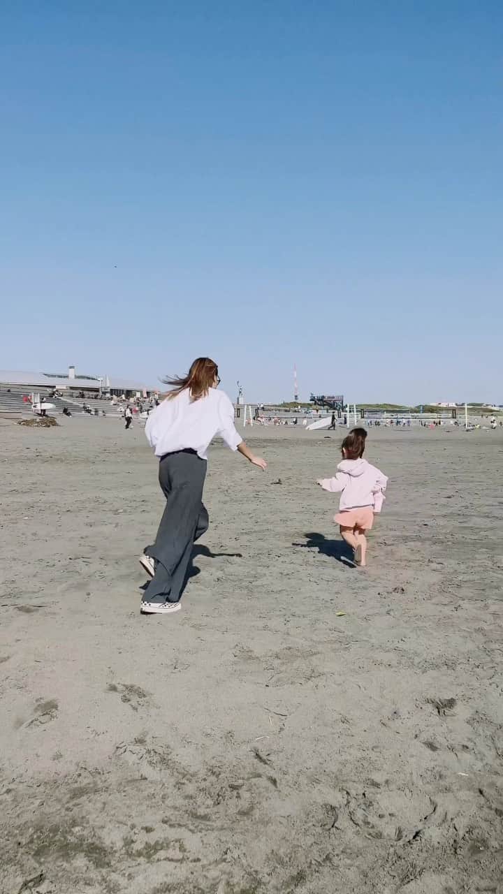 のインスタグラム：「Casual Days ☺︎☺︎☺︎ 何気ない時間を友達家族と♡ 自然のなかですくすくと育ってるH👶🏼 自我もしっかりでてきてイヤイヤも期突入してますが 変わらず仲良くやってます🫱🏼‍🫲🏽💛 @hiisangram.726 #何気ない時間 #familytime #shonan」