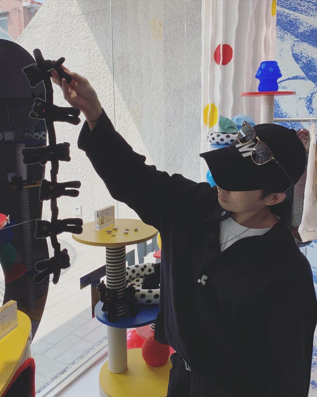 リュ・ドクファンさんのインスタグラム写真 - (リュ・ドクファンInstagram)「하루가 조금 더 길었으면 좋겠다.」4月9日 21時28分 - clownryu