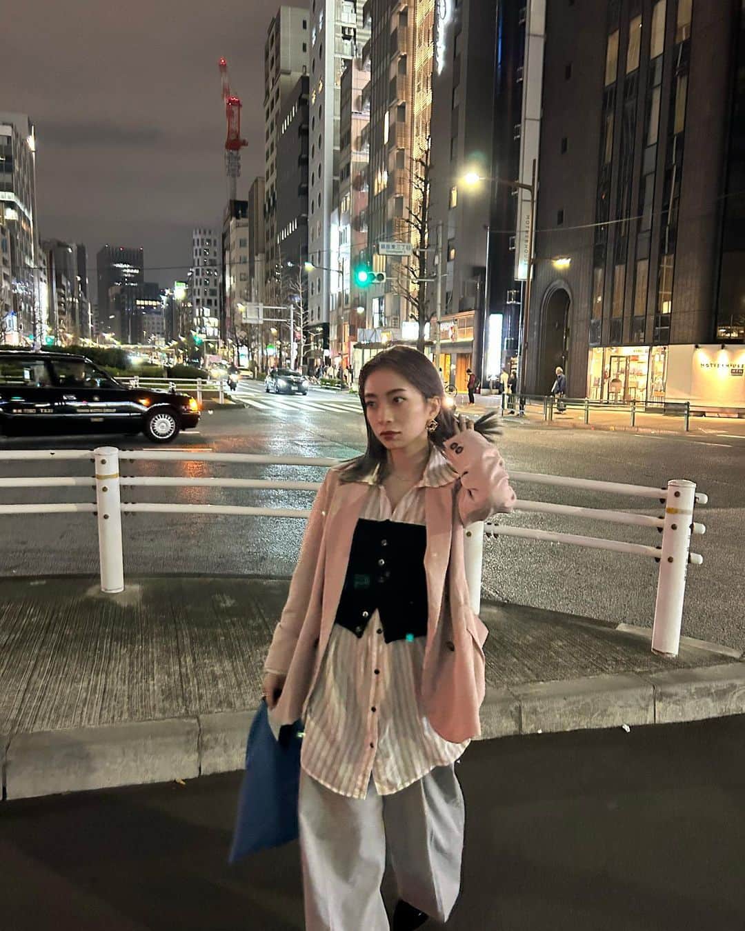 塩川裕美のインスタグラム：「special day🤍  . . . . #春コーデ #ビスチェコーデ #ビスチェ #レイヤードコーデ #低身長コーデ #marni #mm6 #bottegaveneta #古着 #古着コーデ #vintage #古着mix #古着mixコーデ #サロモ #サロンモデル」
