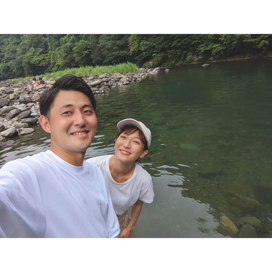 武田華奈のインスタグラム：「. 先月KBC九州朝日放送アナウンサーの長岡大雅さんと結婚しました。 とても良き理解者になってくれ、背中を力強く押してもらい、アナウンサーとしてもっとパワーアップしたいと思わせてくれます😊🔥  長岡さんがラジオなどでお話しましたためメッセージやご質問をいただいておりましたが、UMKを離れるわけでなく、福岡と宮崎とそれぞれの場所でこれからも仕事に励んでいきます。どうぞよろしくお願いいたします。  #いつもありがとうございます」