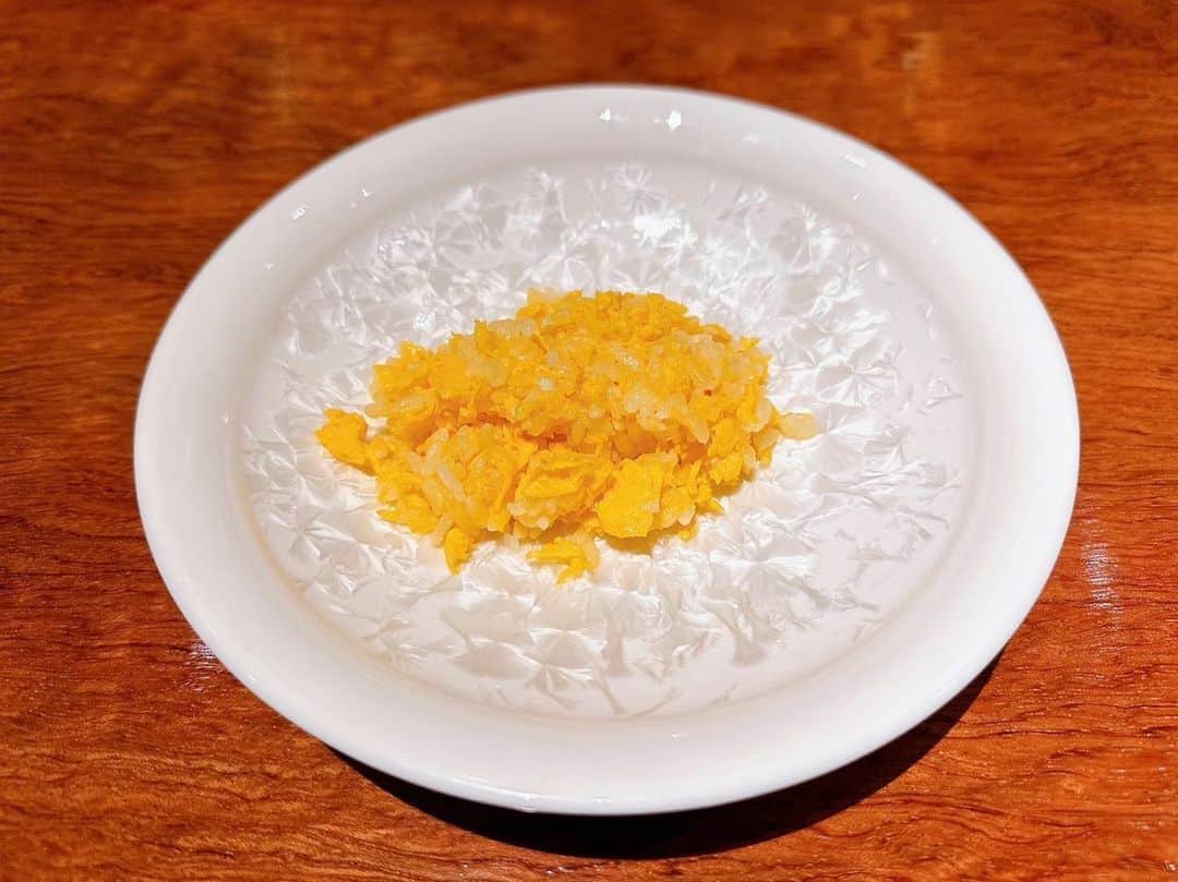 秋元康さんのインスタグラム写真 - (秋元康Instagram)「#西麻布#中華料理#Wreath #古市憲寿  撮影　古市憲寿」4月9日 21時24分 - yasushi6057