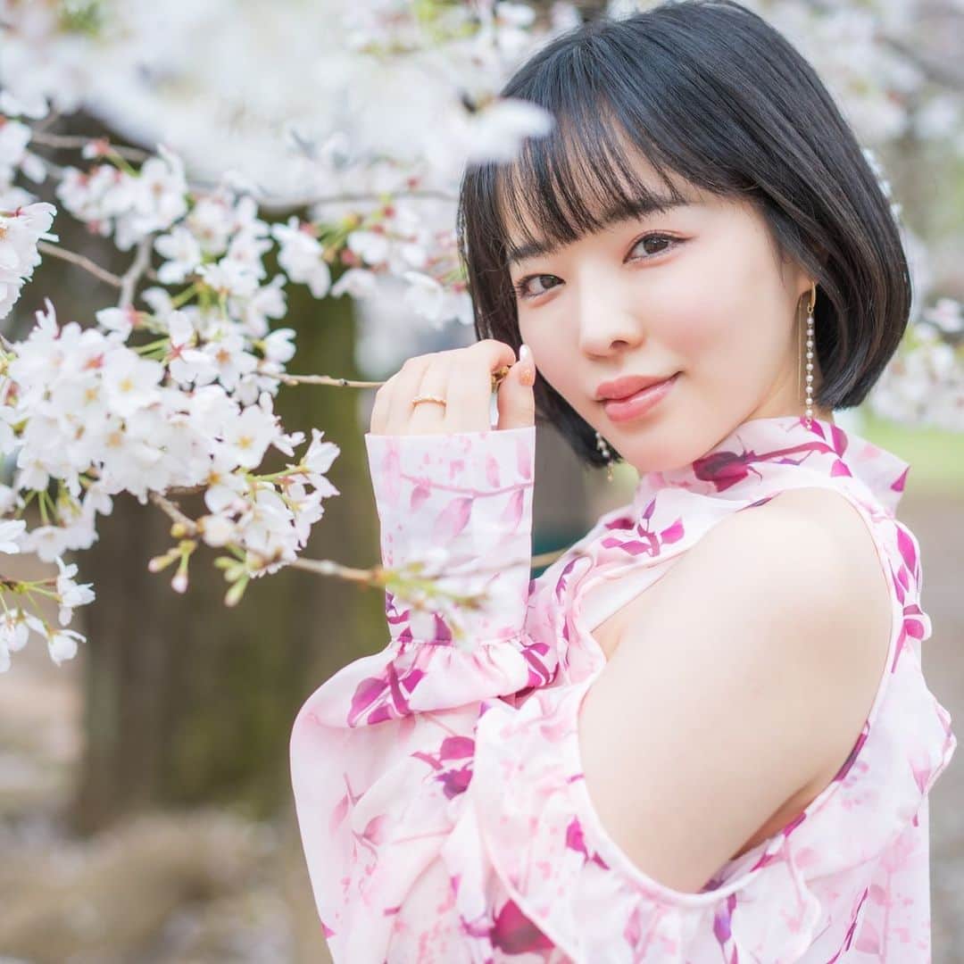 のインスタグラム：「💛💛💛  #お花見 #桜 #ポートレート #東京  #お花見コーデ #お花見スポット #お花見デート #お花見🌸  #桜 #さくら #cherryblossom #cherryblossoms #cherry」