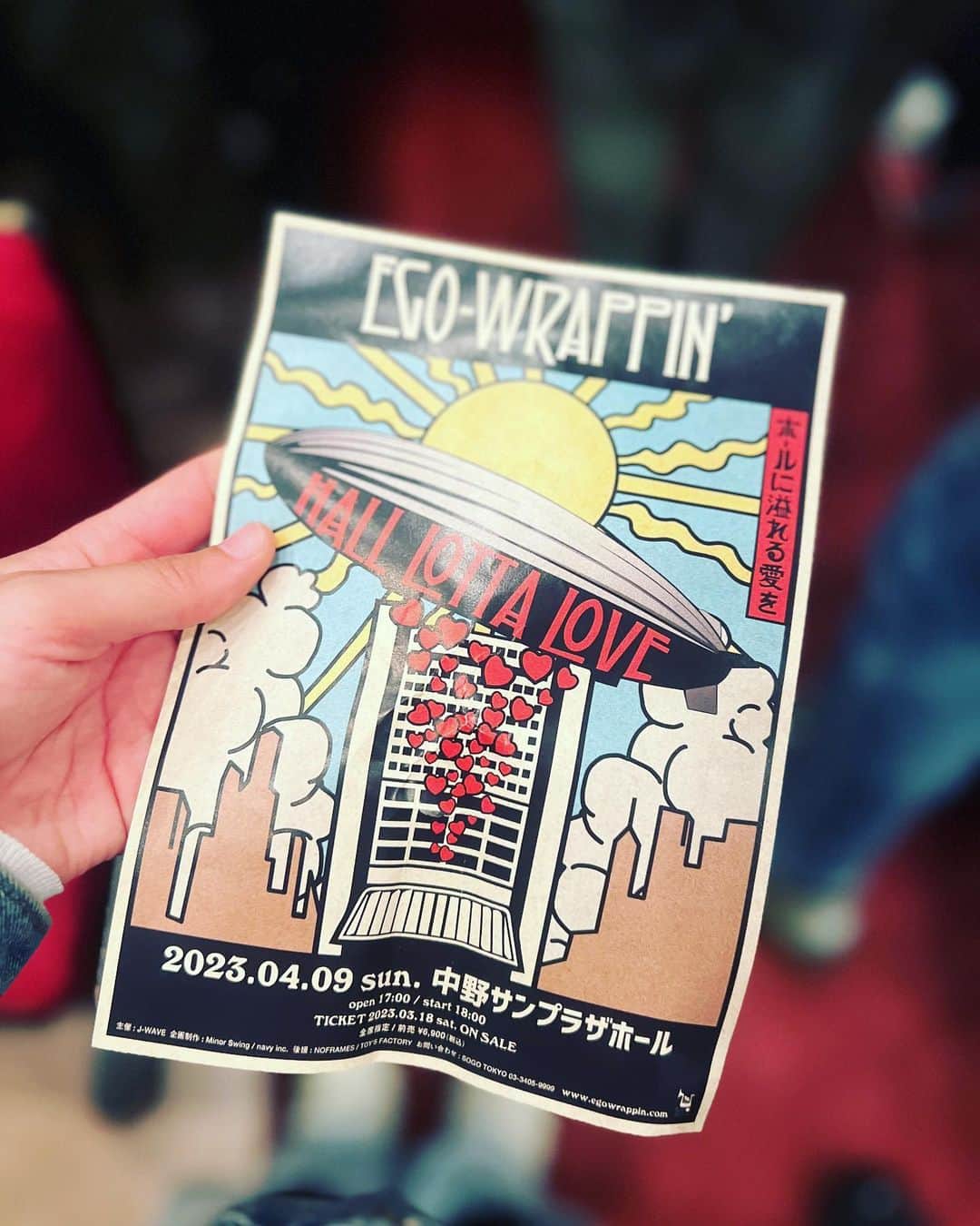 LOVEのインスタグラム：「EGO WRAPPIN’ at 中野サンプラザ 最高、最高、最高！全員最高。けどほんまによっちゃんさん最高。THE音&楽。すごいわあ！！興奮のあまり、勢い余ってTシャツ買ってました😂  真船さんもほんまにカッコよかった。最高だった(なんべん言うねん)お疲れ様でした！！　@mafu_mafune   バリバリやる気をいただきーの。次は私は代官山、晴れ豆4/27ワンマン is coming up!! スリーピース熱く行きとうございます。真船さんも引き続き何卒！楽しみ！！やっとドラムス佐治さんと三人です。  はよやりたいな。笑  4/27(木) 晴れ豆！チケットはリンクもしくはストーリーからよろしくどうぞ！🫶」