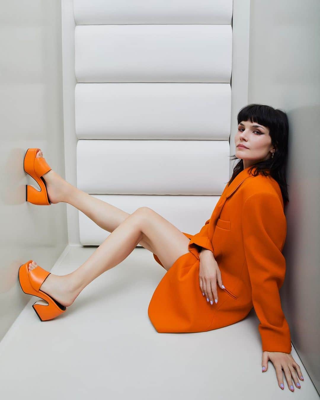 Sergio Rossiさんのインスタグラム写真 - (Sergio RossiInstagram)「Kick your weekend off with a bang by wearing these bold and bright mules! Make it yours on sergiorossi.com  #SIROSSI #SergioRossi」4月9日 21時30分 - sergiorossi