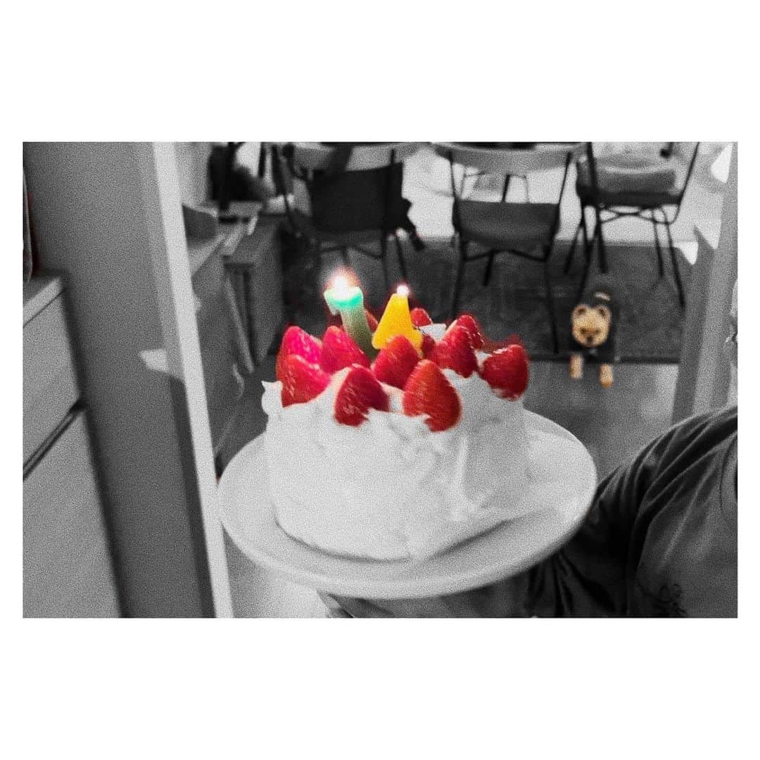 のインスタグラム：「ばーば。  お誕生日おめでとう✴︎✴︎  #お誕生日 #手作りケーキ #74歳 #バリバリ仕事人 #長生きしてね #happybirthday」