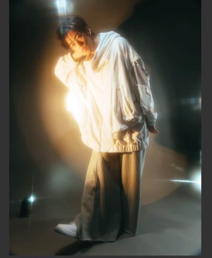 TAKUMIのインスタグラム：「Camera @kanbepouty  Stylist @stycodan  Hair make @kanagongongon  @dleague_official」