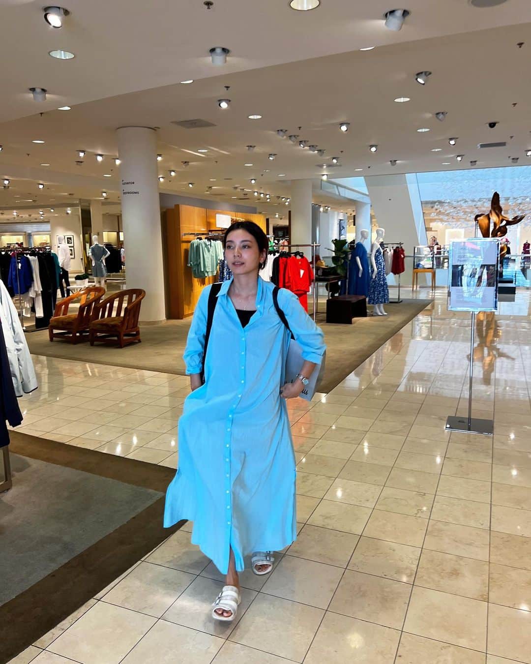 のインスタグラム：「好きな色だらけ🐬🦋👗🧚🏻💙💎」