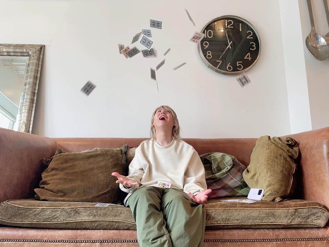藤澤涼架さんのインスタグラム写真 - (藤澤涼架Instagram)「🃏🥳🛋」4月9日 21時52分 - ryoka_fujisawa_mga