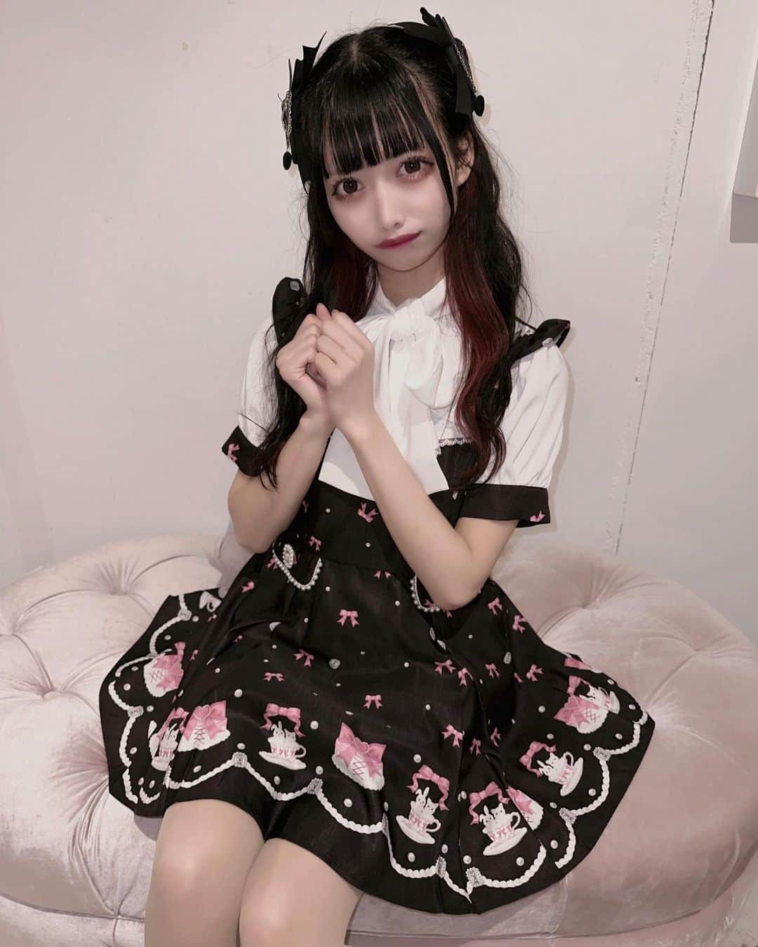れもさんのインスタグラム写真 - (れもInstagram)「. . 🌸AnkRouge・JamieエーエヌケーさんSS Collection展示会に行ってきました🌸 . . 今月もお誘い頂きありがとうございました ♡ . 2着めのお洋服めちゃくちゃかわいい っ ♡😖 . 写真にはないけど 2着めと悩んでお迎えしたかわいいブラウスがあるので、また投稿しますね 🎀 . . . . . . . . #量産型  #病みかわいい #地雷女 #量産型コーデ #量産型女子 #地雷 #量産型ヲタク #selfie #セルカ #selca  #自撮り女子 #自撮り界隈 #yamikawaii #ゴスロリ #좋아요 #셀카 #셀피 #메이크업 #팔로우 #카페 #셀스타그램 #ジラジョ #地雷系女子 #地雷メイク #地雷コーデ #地雷系 #アンクルージュ #ankrouge #jamie #エーエヌケー」4月9日 21時55分 - soudagaya