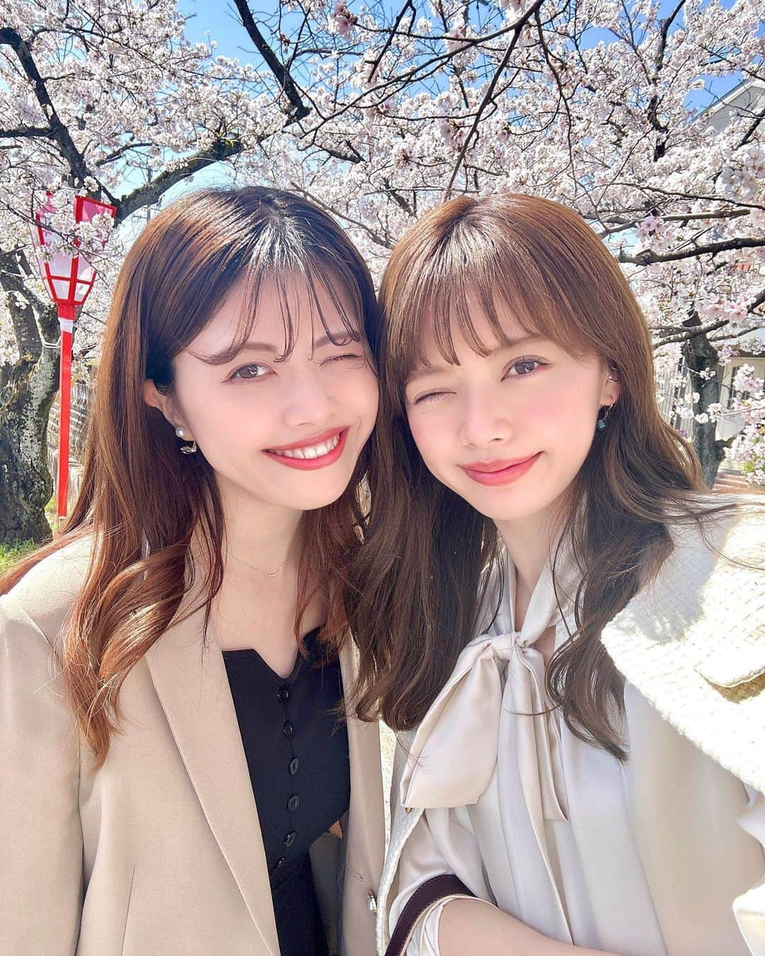 山崎春佳さんのインスタグラム写真 - (山崎春佳Instagram)「サクラ咲けっ🌸🤍🤍  東京で見られなかった桜、四日市での選挙活動中 ちょっとだけ見られた！ 桜の色、優しいピンク×白って本当にかわいいっっ  jk & skirt @emmyofficial.jp  blouse @12twelveagenda  bag @strathberry  boots @acym_official   #me #tbt #sakura #setup #emmy #blouse #cherryblossom #spring #桜 #春 #セットアップ #ロングブーツ  ちなみに、桜には触れておりません👍🏻(そう見えちゃっている気がしたので念のため)」4月9日 21時56分 - haruka_yamazaki