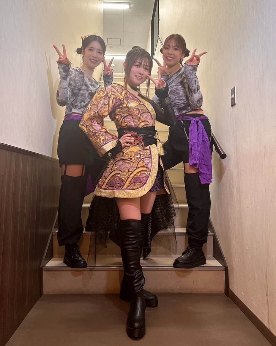 鈴木このみのインスタグラム：「Aniera City Bash!! vol.2   アジアツアーや海外公演で育った熱を持ち帰るべく、ダンサーまほちゃん、のぞみちゃんとお届けしました🫶 有難うございました！  本日のセトリ✍️  1. Love? Reason why!! 2.Absolute Soul 3.Bursty Greedy Spider 4.Secret Code 5.ULTRA FLASH 6.Beat your Heart  初めましての顔にワクワクを、 お馴染みの顔に心強さをもらいながら。 皆んな笑顔が弾けてて最強でした🌞✨  そしてYouTubeライブ映像ダメだったー！ので、違う映像をショートにあげたよ🫶  https://www.youtube.com/channel/UCuDILZhkm3kZHownsx_wH3A  #アニエラ #シティバッシュ #鈴木このみ #良い二日間だったなぁ」
