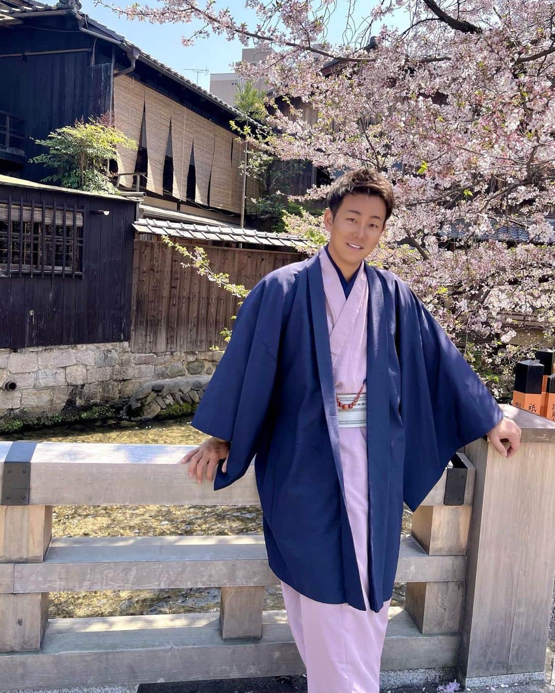 のインスタグラム：「. . 成功の反対は失敗ではなく  "やらないこと"  ベストを尽くして失敗したら それはベストを尽くしたって事  #京都　#祇園　#着物　#桜」