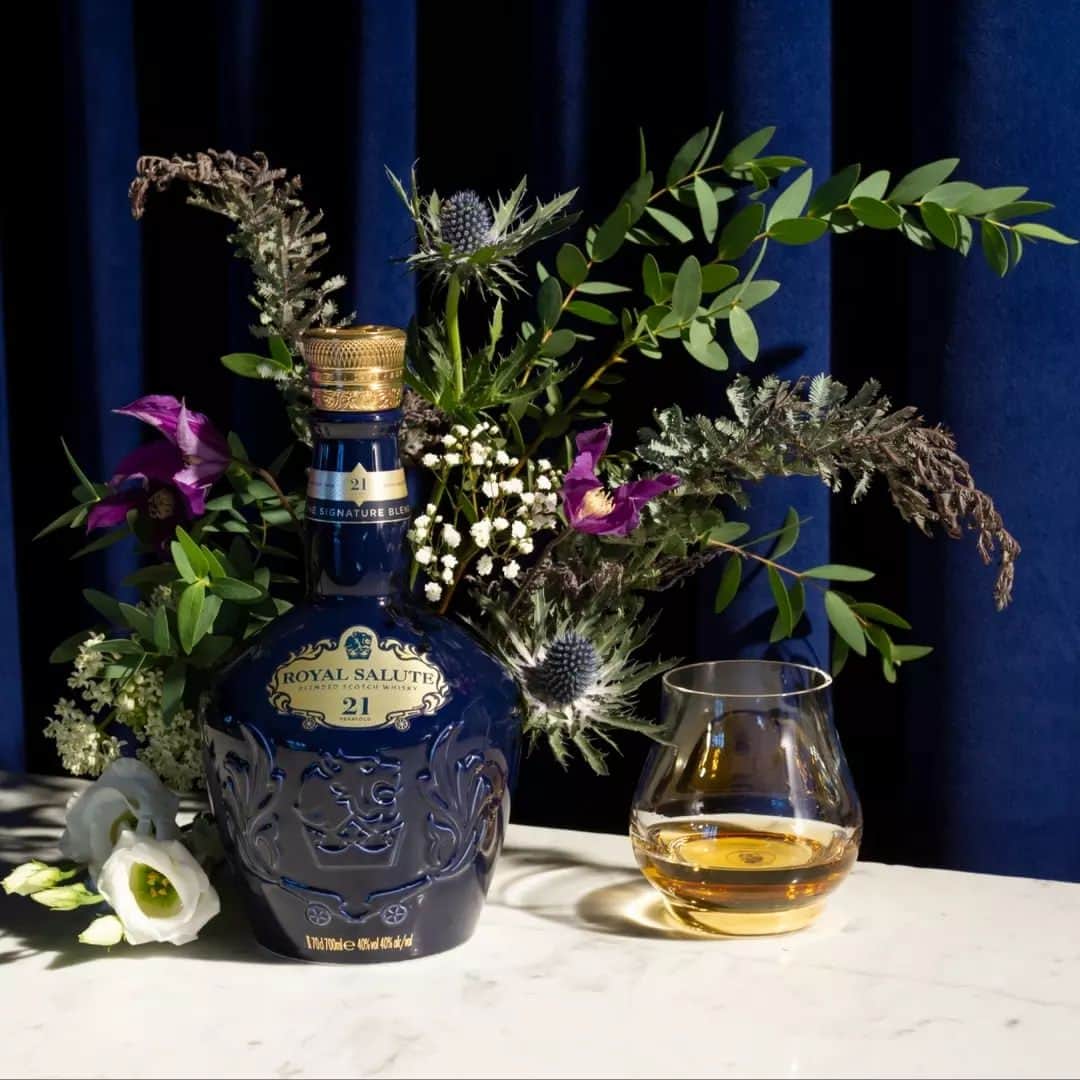 Royal Saluteさんのインスタグラム写真 - (Royal SaluteInstagram)「Elevate a joyful weekend of good food and cherished family with the whisky created for celebration. Will you be sharing a dram this Easter weekend?」4月9日 22時11分 - royalsalute