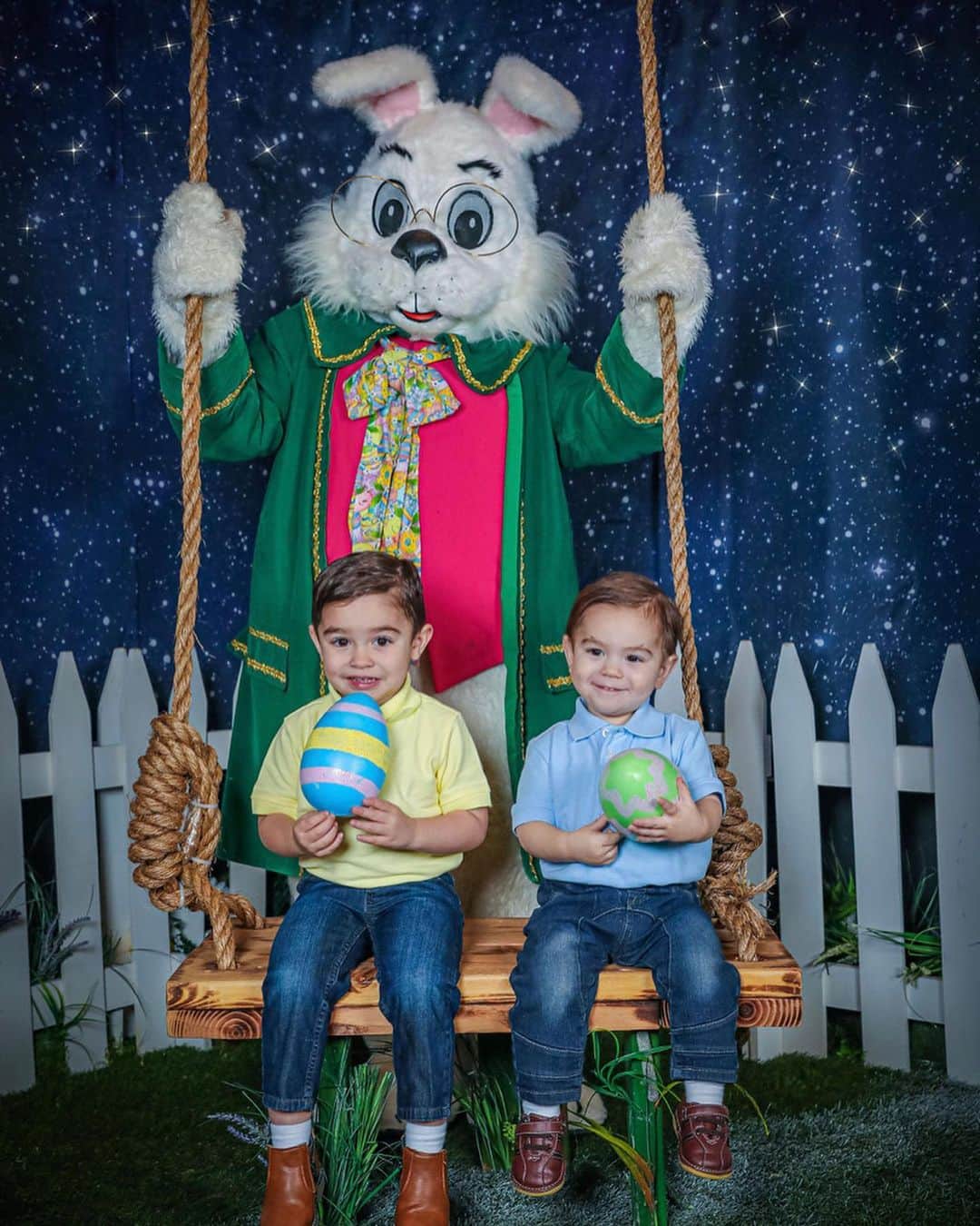 ディーナ・ニコール・コルテーゼさんのインスタグラム写真 - (ディーナ・ニコール・コルテーゼInstagram)「Happy Easter from these two handsome Buckner Boys ! 🐰🐣」4月9日 22時06分 - deenanicole