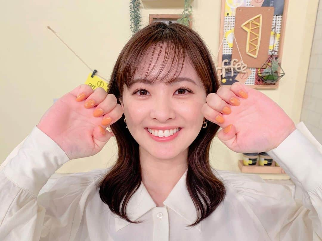 河出奈都美のインスタグラム：「. “なっちゃん”カラーにしてみました🧡💅  #ちょっと冒険 #どきどき #でも嬉しい #🍊  #ネイル#オレンジ#オレンジネイル #シンプルネイル#orange #日本テレビ#アナウンサー#河出奈都美」