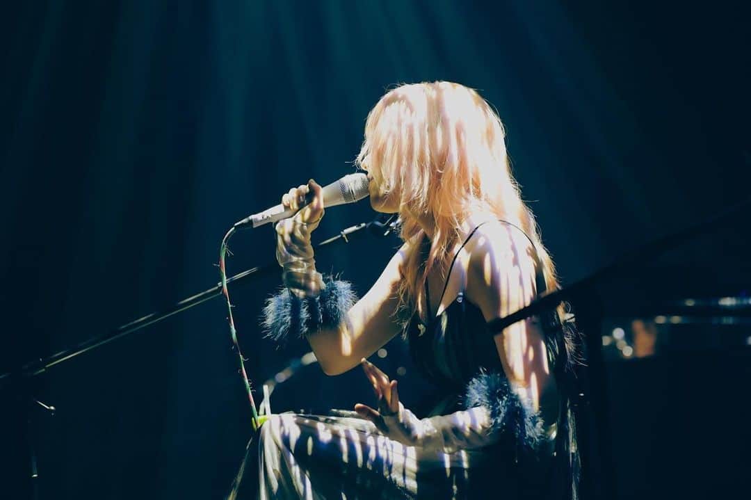 中村未来のインスタグラム：「Billboard Live OSAKA特別な夜でした💋 やっぱり大阪大好き🖤 ありがとうね ⁡ 今日のアレ、凄かったけど秘密にしてね？？？ #coshulive    Photo by ハヤシマコ」