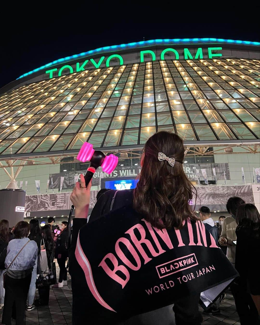 木津レイナのインスタグラム：「⁡ BLACKPINK WORLD TOUR in TOKYO🔥🖤🩷 ⁡ 大大大好きなBLACKPINKさんのライブ行ってきました🥺🥲✨ ⁡ 最高すぎて最強すぎてそして一生踊ってた。笑 もう、言葉にならない(TT)❤️‍🔥 ⁡ ⁡ 今夜は友達と夜更かしー♡笑 ⁡ ⁡ #bornpink #bornpinkworldtour #BLACKPINK」