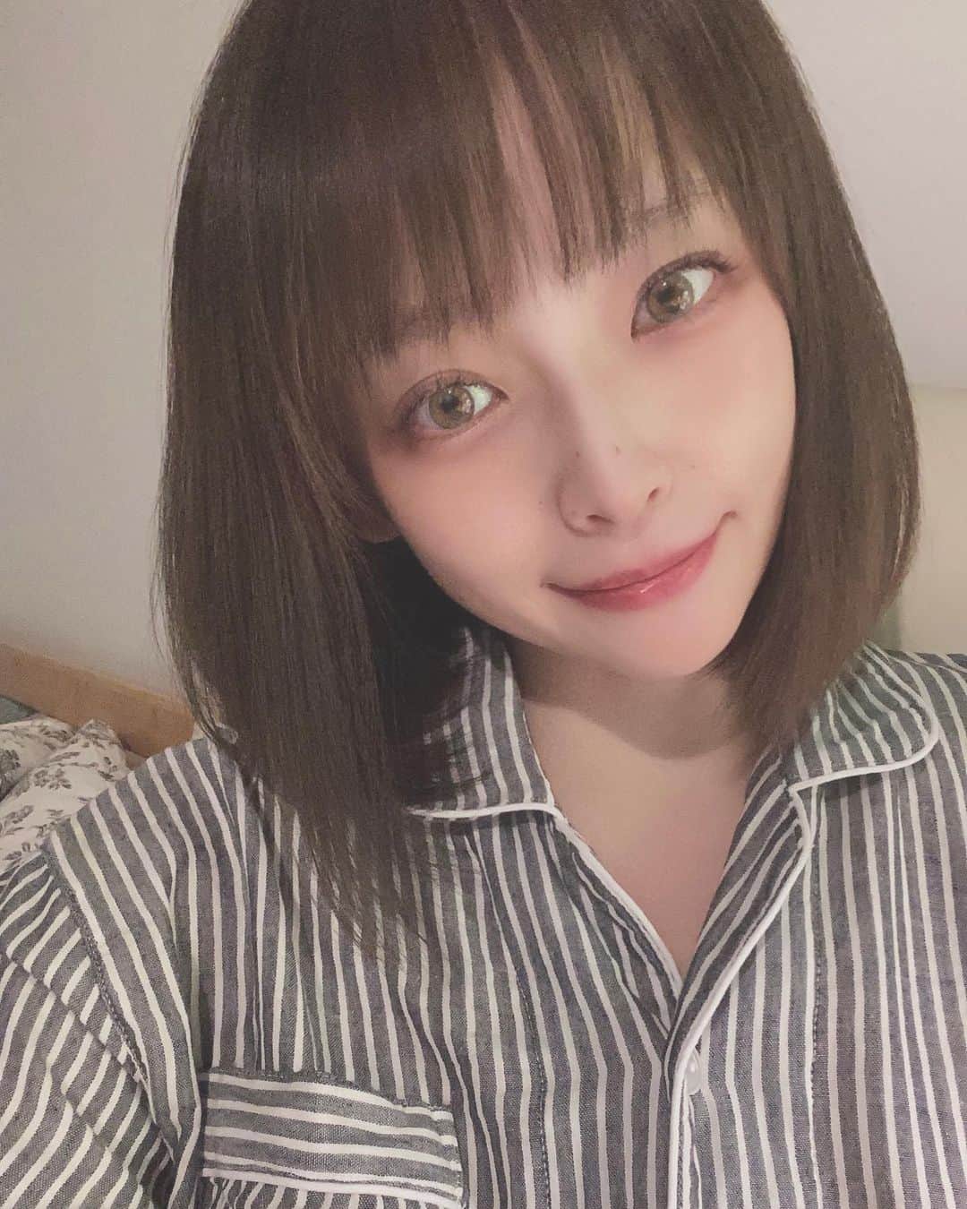 大谷雅恵のインスタグラム：「年末から本当に激動でさすがに人に言えないところまでいってしまってやっと落ち着きました。  しっかりと自分の足で生きていくという当たり前のことが出来てなかった。  これからはアルバイトではなく正社員として職場を探していきます。  心にも余裕のある生活が出来るようになるのが今年の目標です。  この年齢で気付くとか遅いと思うのですが自分で選んで生きてきた生き方なので悔いはないです。  これからも頑張るのみ。」