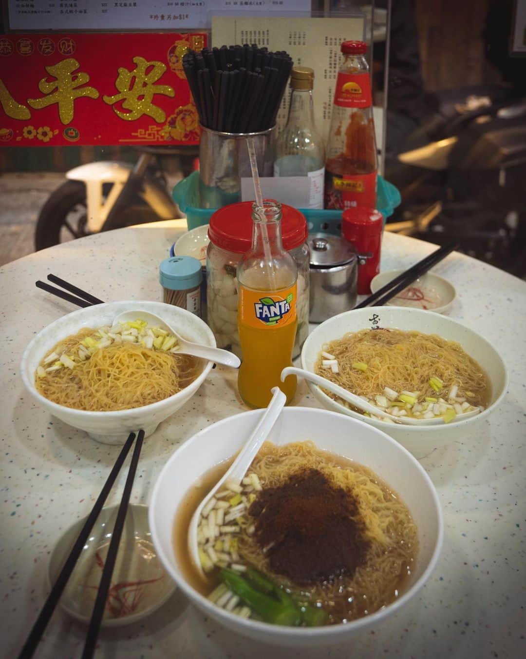 RJMStyleさんのインスタグラム写真 - (RJMStyleInstagram)「EASTER spent exploring our magical home #HongKong.   1) Shopping at my favourite store #LaneCrawford. 2) #LauSumKee famous #BambooNoodles with dried shrimp roe. 3-4) Eating lots of dumplings and buns in #TaiPo village. 5-10) #TaiPoMarket eating and shopping up a storm. 🥢🥡🧋🍻🥬🥒🍑🍇🍓🍊🍋」4月9日 22時20分 - rjmstyle
