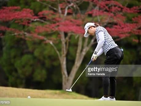 川満陽香理さんのインスタグラム写真 - (川満陽香理Instagram)「Hanasaka Ladies Yanmar Golf Tournament  11位T  私にとっての23年開幕戦  いつも応援してくださるみなさま GOLF5 TIGORA  長寿の里 ブエノスカリン BPカストロール 新倉運送 タイトリストのボール契約をしていただいている、アクシネットジャパン 各位 ありがとうございます！ 今年もよろしくお願いします🙌☺️  去年より良くなってる部分がたくさんあって、これからも楽しみ！  立命館大学時代、会場だった琵琶湖CCではキャディーのアルバイトをさせていただいていました！  コースは大改造で全然違っていましたが、懐かしいスタッフさんにもご挨拶できて嬉しかったです😊  試合前にはゴルフ部のOBOG会の会長、監督はじめ先輩方と食事会もしていただきました！  ジュリア @julia.kurata と信楽焼体験も行きました♪焼き上がり楽しみ♪」4月9日 22時27分 - hikari.kawamitsu