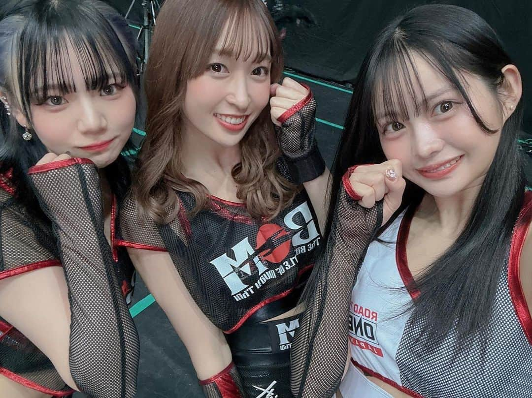 双葉さんのインスタグラム写真 - (双葉Instagram)「ㅤㅤㅤㅤ 今回もラウンドガール務めさせていただきました🥊✨ 会場に響き渡る声援は選手たちにとってとても大きな力になっていたはずだし、声が出せる環境が戻ってきていること、私たちのライブでも同じことが言えるから声援ってとても大事なんです😌❤️‍🔥 熱い試合をありがとうございました！選手の皆さんお疲れ様でした☺️❤️‍🔥 #chaosundergroundzealot #chu_z #waltetto #BOM #muaythai #ラウンドガール #ムエタイ #格闘技 #chu_z0507日比谷野外ワンマン #wt1015赤羽renyワンマン #foryou #hodophilax」4月9日 22時33分 - chu_z_futaba