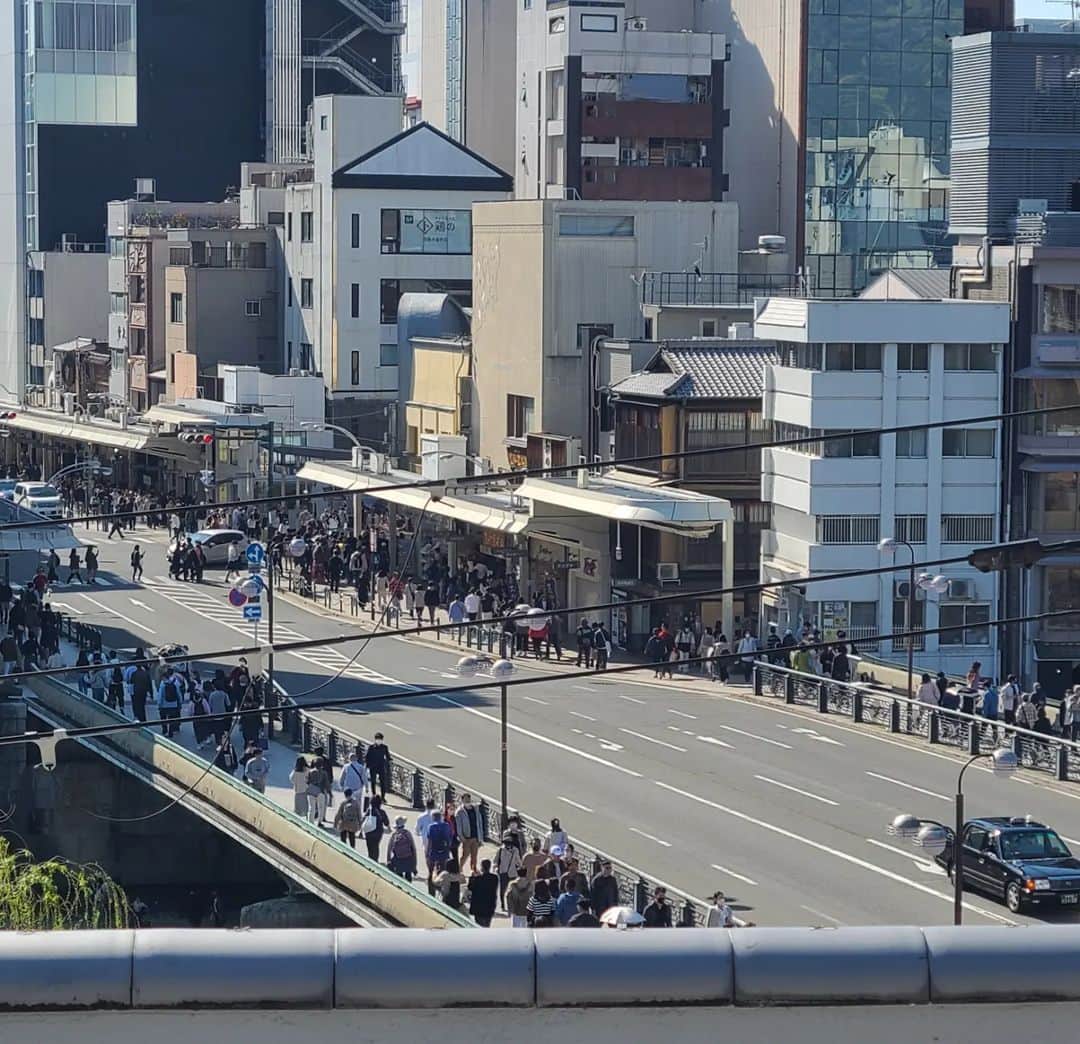桂團治郎のインスタグラム：「いよいよ明日初日です！⁡ ⁡⁡ ⁡千秋楽まで頑張ります‼️⁡ ⁡やっぱり京都の街は人が多かった💦」