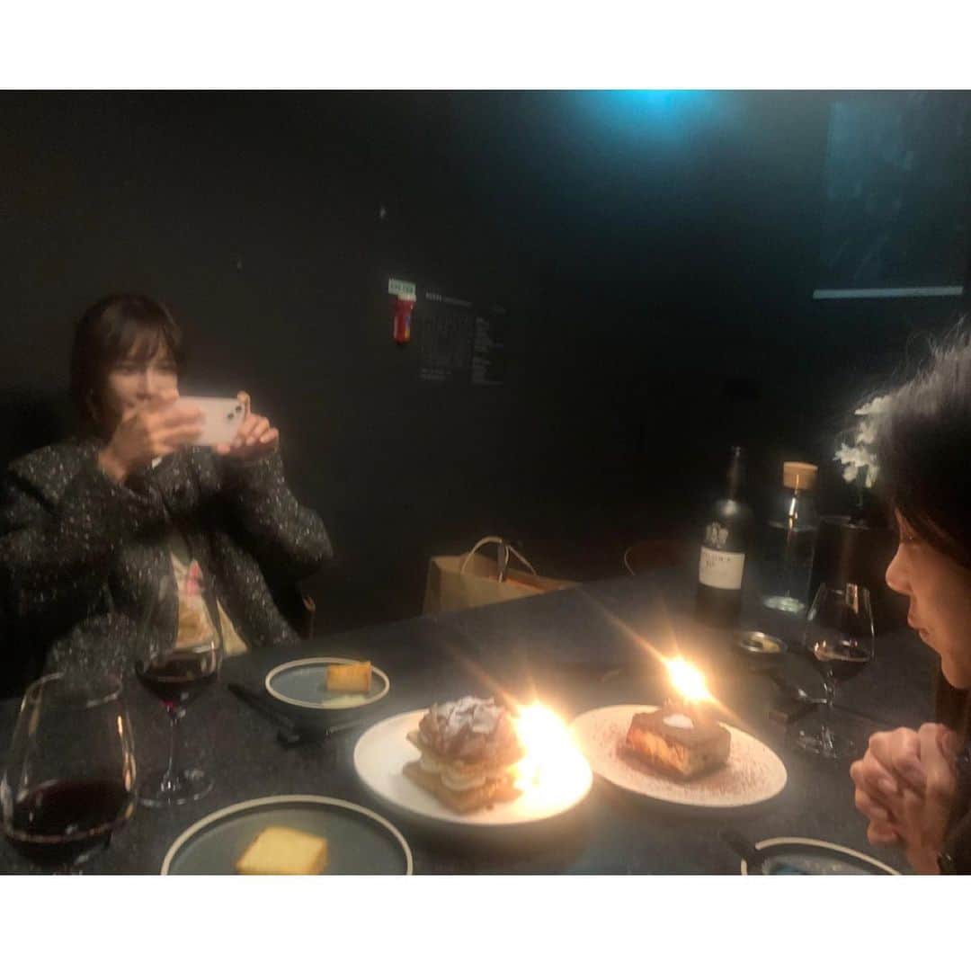 イ・ジアのインスタグラム：「HBD 🎂🍰🧁🍭 👯‍♀️❤️」