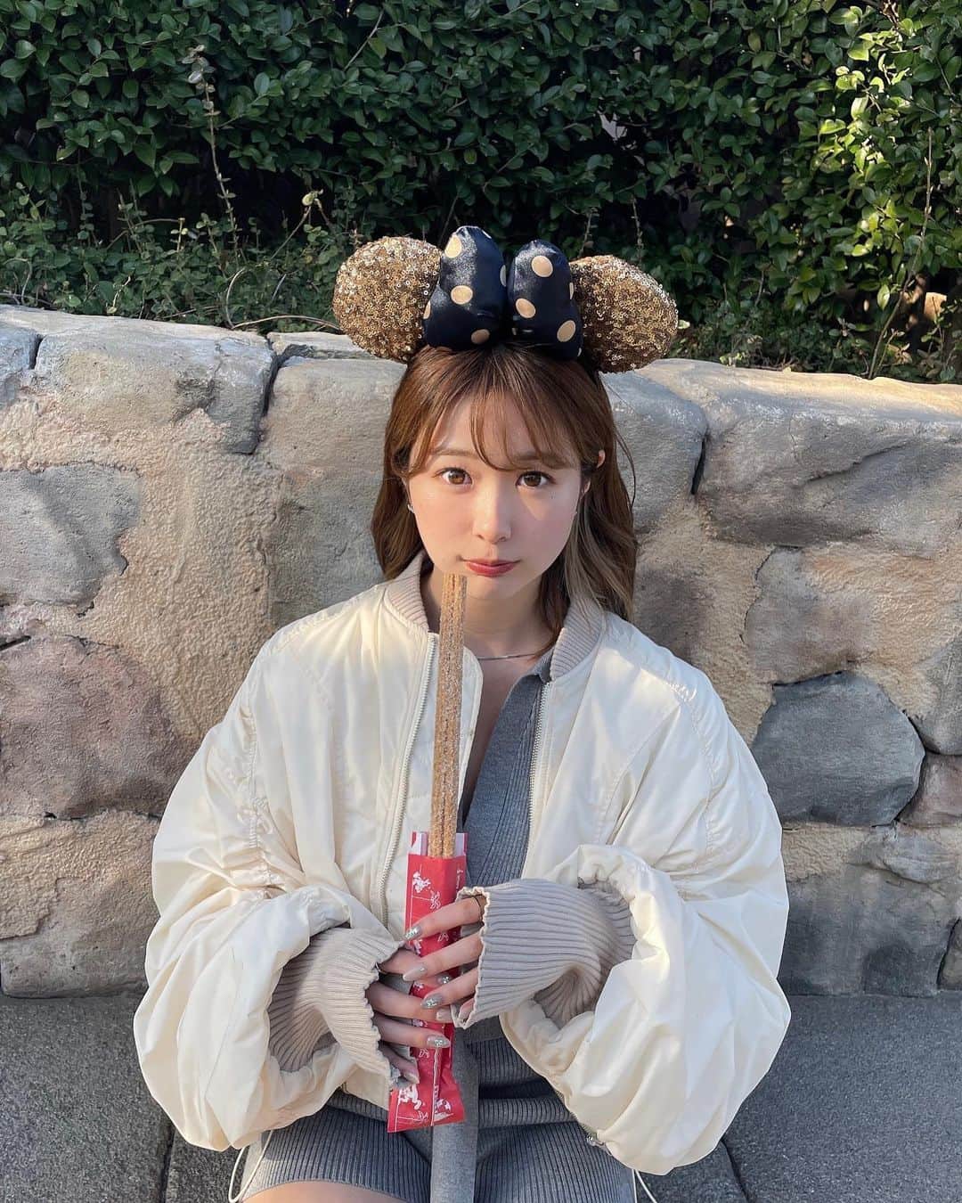 よしかわはるなのインスタグラム：「. . やっとディズニー投稿👶🏻 . 人生で初めて行ったディズニーシーはほんっっとに楽しすぎました🧞‍♂️💙 . もう何載せていいか分かんないからたくさん！ . . . . . #ディズニーシー #disneysea #ディズニー #ootd #サロンモデル #表参道美容室 #韓国ヘア #エクステ」
