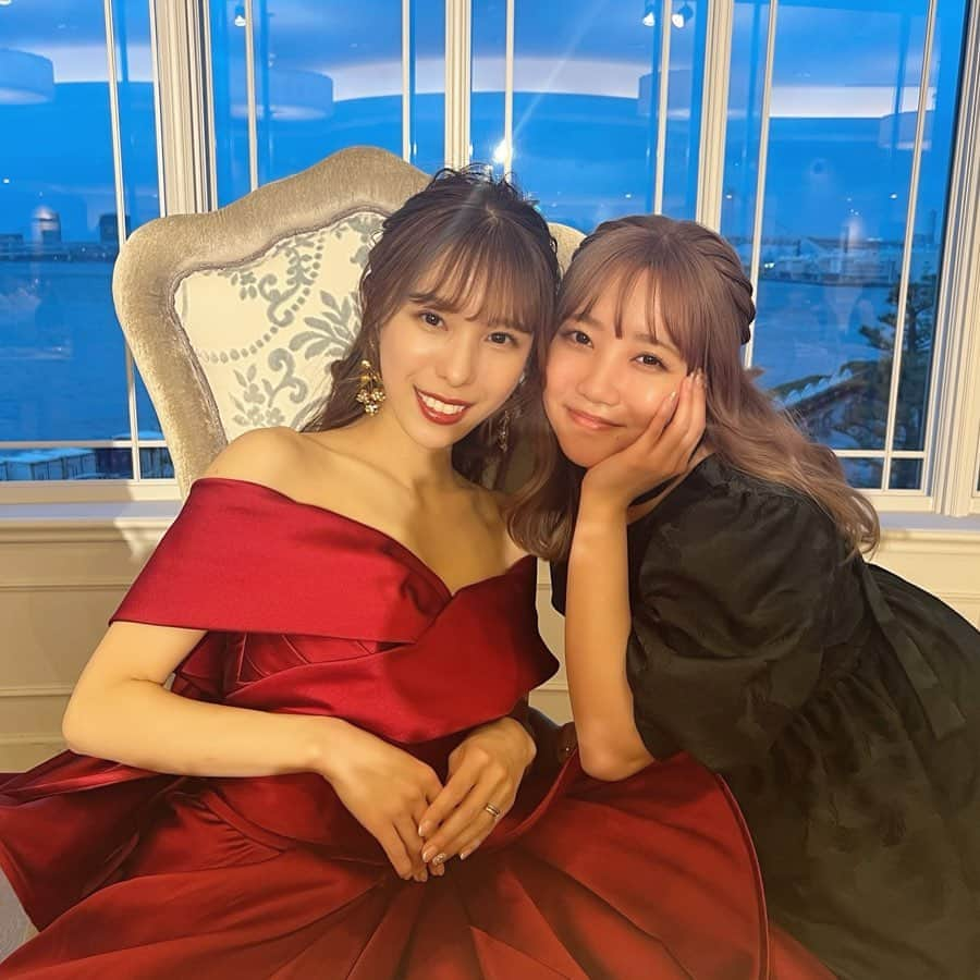 加藤玲奈さんのインスタグラム写真 - (加藤玲奈Instagram)「先日なっつんの結婚式に出席させていただきました☺️🤍なっつんがすごく幸せそうで、そして可愛すぎてこちらまでとても幸せな気持ちになりました🥺本当に本当に世界一可愛かった！！！親友の結婚式、まだ余韻に浸っております。これからもずっと仲良くしてね😌  改めて結婚おめでとう☺️💐 ずっとずっと大好き🩷」4月9日 22時42分 - katorena_ktrn