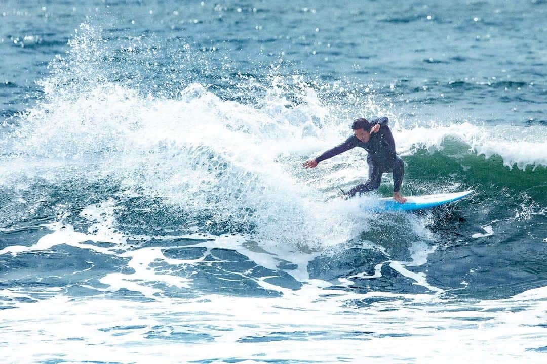 金尾玲生のインスタグラム：「.  スケボーするとやっぱりサーフィンの調子が良くなるね🦀  📸by @kenyutakahashi   #surfskater」