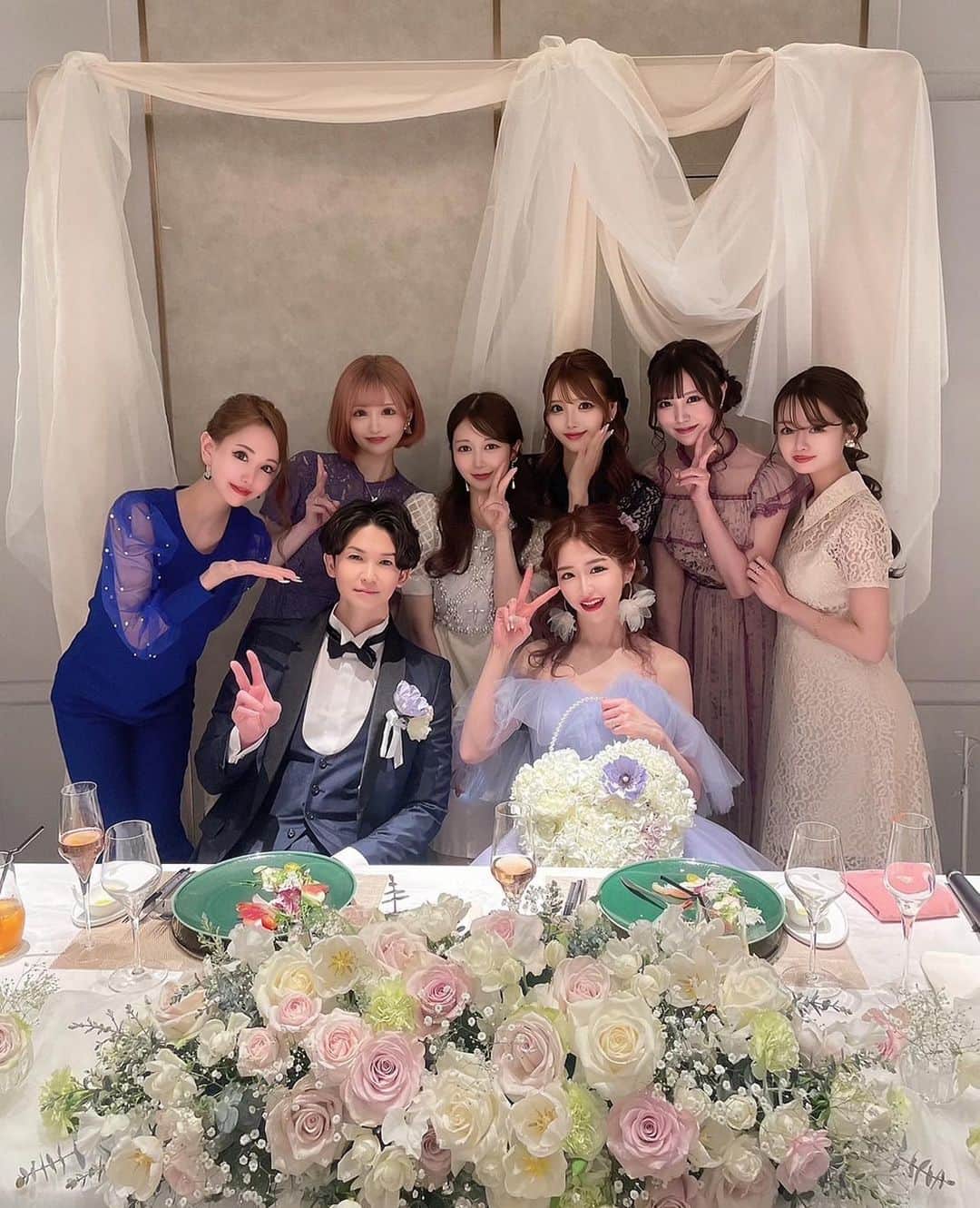 のインスタグラム：「ひこちゃんの結婚式😻🫧 ハッピーハッピーハッピー❤️❤️❤️❤️  綺麗すぎた🥹💕 幸せな空間に呼んでくれてありがとう😸 おめでとう❤️❤️❤️  . #happywedding」