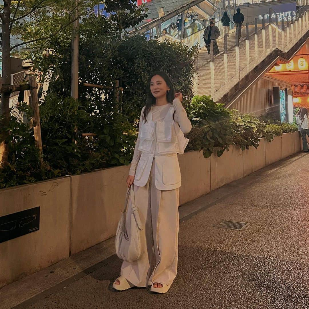 キム・ドユンさんのインスタグラム写真 - (キム・ドユンInstagram)「🫠🫠🫠  #ベージュコーデ #irene #folnua #zara購入品 #chuclla #zara #ootd #今日のコーデ #週末コーデ #お出かけコーデ」4月9日 22時51分 - hociakari