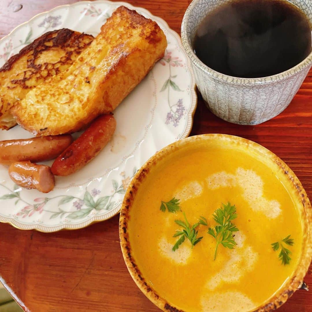 谷口菜津子さんのインスタグラム写真 - (谷口菜津子Instagram)「最近の朝飯  卵、肉が魚、野菜を冷蔵庫の残り物などでやりくりするのが定番になってきました。」4月9日 22時57分 - nco0707