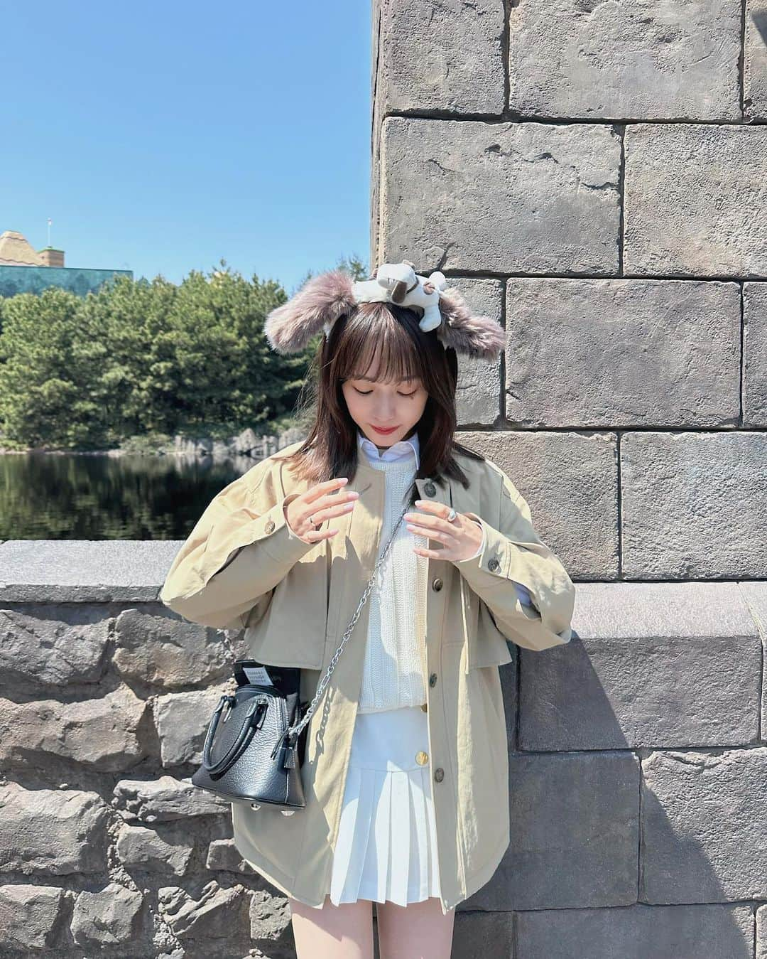 前田希美（まえのん）さんのインスタグラム写真 - (前田希美（まえのん）Instagram)「楽しかった~🤍🐶  シャツも、ベストも、 スカートも全部 ZARA◎   #のんの私服」4月9日 23時03分 - maeda_nozomi