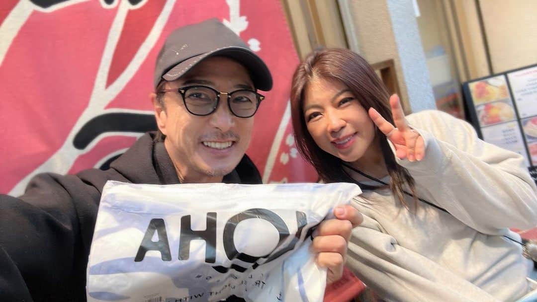 黒田アーサーのインスタグラム：「ハワイのミキティーと久しぶりに会えました！今日は志保とミカがいなくて残念だけど、2人で美味しいもんじゃ焼き食べに月島行って来ました😊✌️積もる話で時間があっという間でした（笑）またいつか４人でもんじゃ焼き食べようね！それにしても早くハワイに行きたい〜😂」