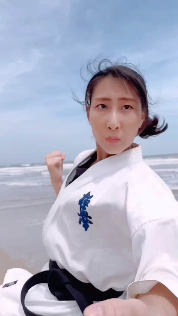 浜井美香のインスタグラム：「#kyokushin #karate #martialarts #kick #kumite #warrior #karatekid #kungfu #Киокушин  #каратэ #空手 #تمرين  #japan」