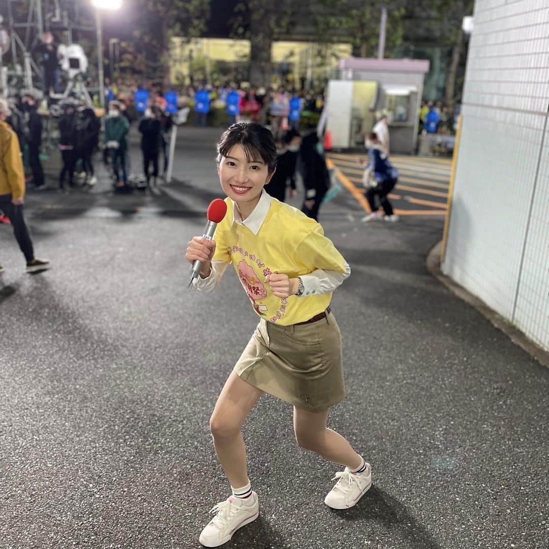 吉村恵里子さんのインスタグラム写真 - (吉村恵里子Instagram)「・ オールスター感謝祭 ありがとうございました！  走りながらのコース紹介をアナウンサー入社2年目,3年目の5人で担当しました！  一部内容が飛んでしまい、息も切れてしまい…反省点ばかりですが、3年半ぶりの赤坂でのミニマラソン開催、本当に楽しかったです。  またTHE TIME,のJNN系列のアナウンサーの皆様にもお会いできたり、他にも色んな方とお話ししたりで興奮が止まらずなかなか寝つけませんでした😂  写真だけ見ると「なんか吉村さん走れそうだね！」と言われた写真を1枚目に添えます。  ありがとうございました😊  #オールスター感謝祭 #ミニマラソン #赤坂 #tbs  #アナウンサー」4月9日 23時11分 - yoshimura_eriko