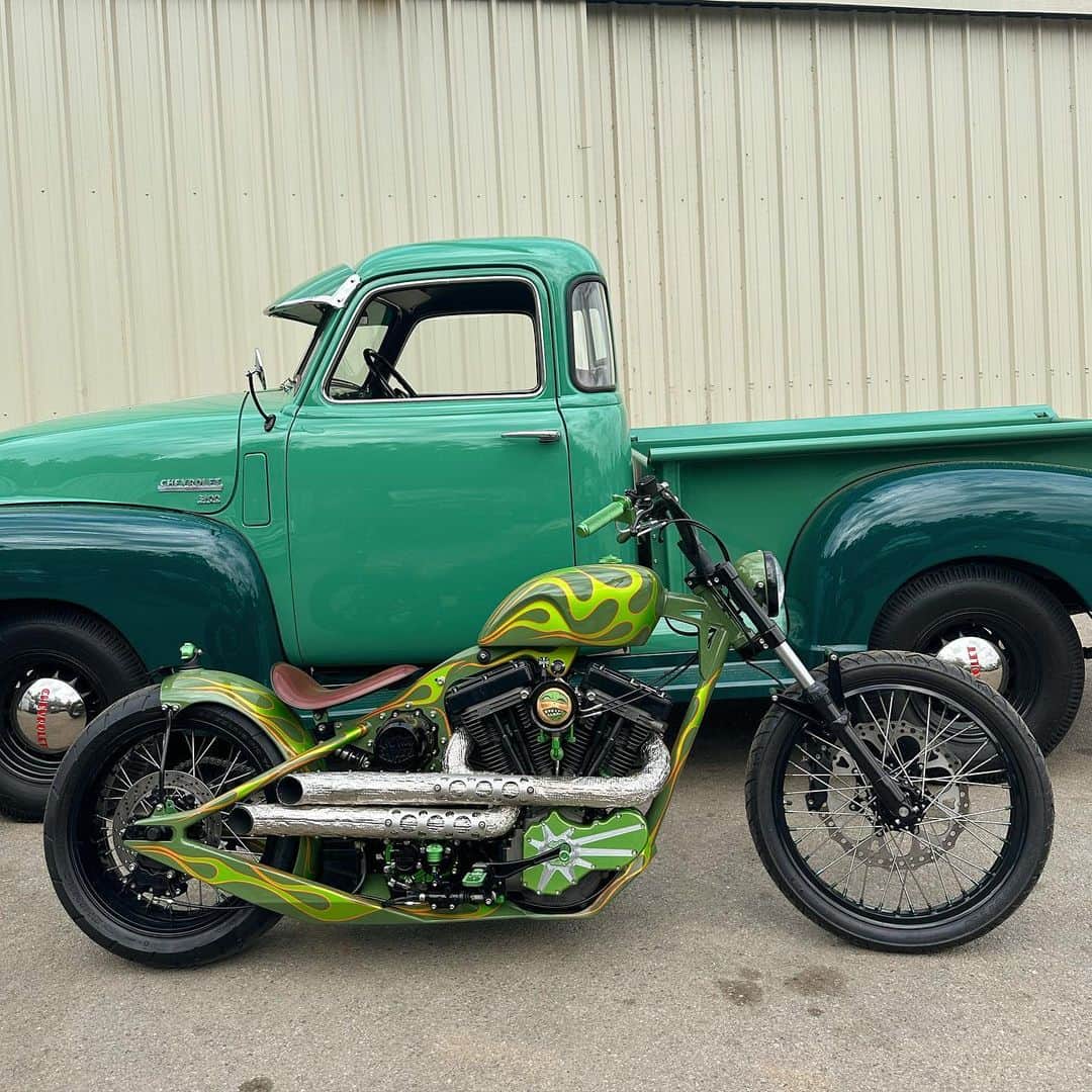 ウエストコーストチョッパーズのインスタグラム：「🐰🐣💚Happy Easter💚🐣🐰  www.westcoastchoppers.com」