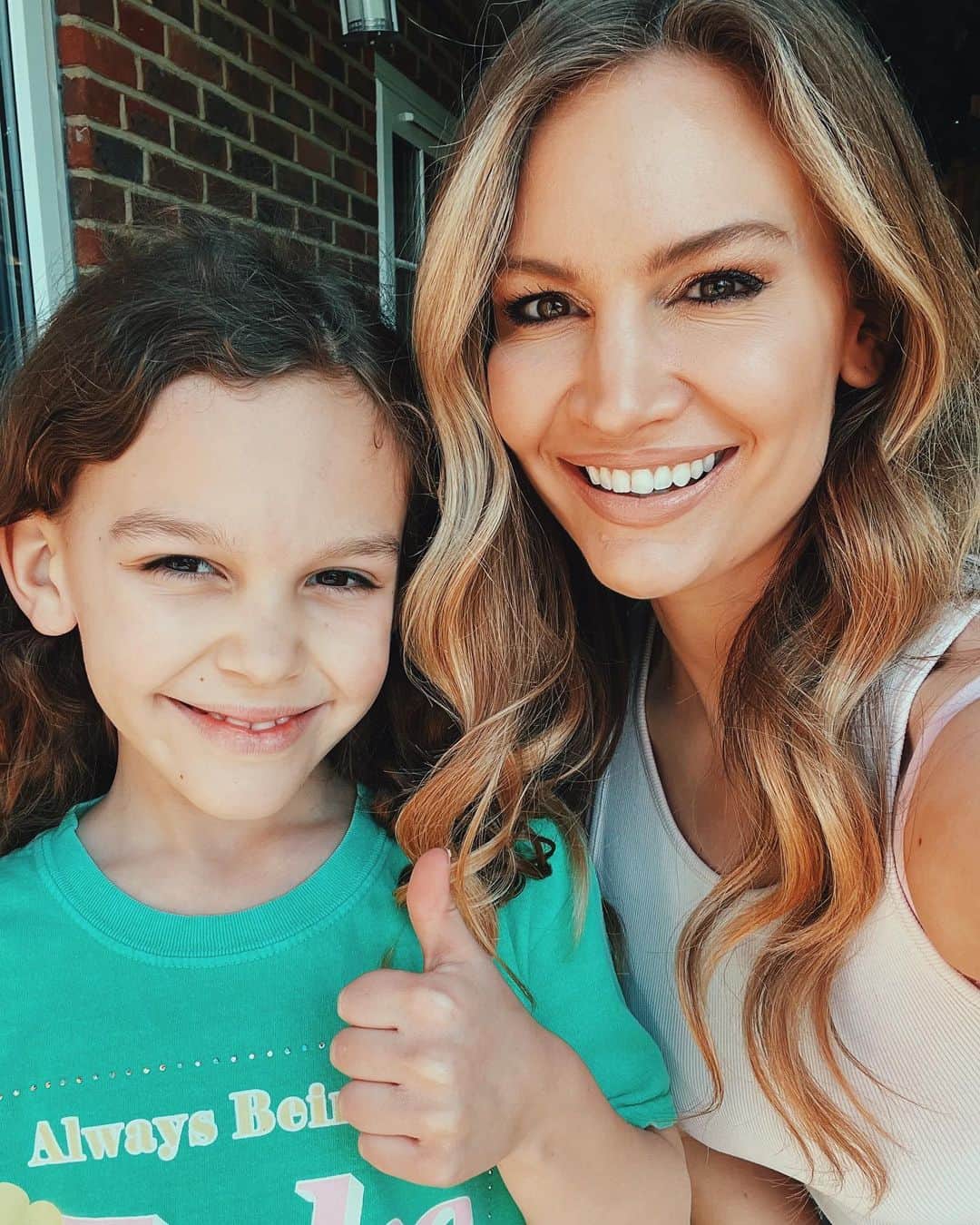 Anna Sacconeのインスタグラム：「Happy 9th Birthday to my Easter princess Edie 🥰🐣🎂🐇🪺 What a gorgeous day filled with chocolate & fun 💕 #9thbirthday #easteregghunt #easterbirthday #ediegrace #sacconejolys #easter2023 #annasaccone #momof4 #mumof4 #mommyvlogger #4kidsmama #egghunt」